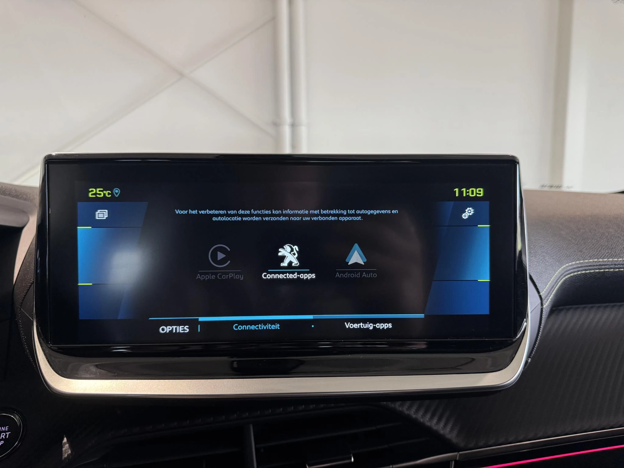 Peugeot-e-208-image-30