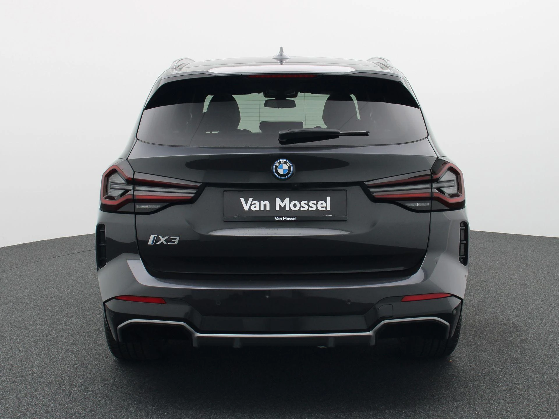 BMW-iX3-image-4