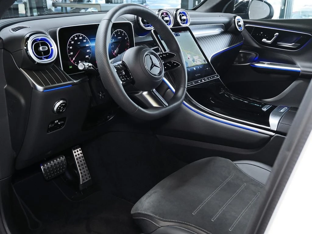 Mercedes-Benz-GLC 300-image-5