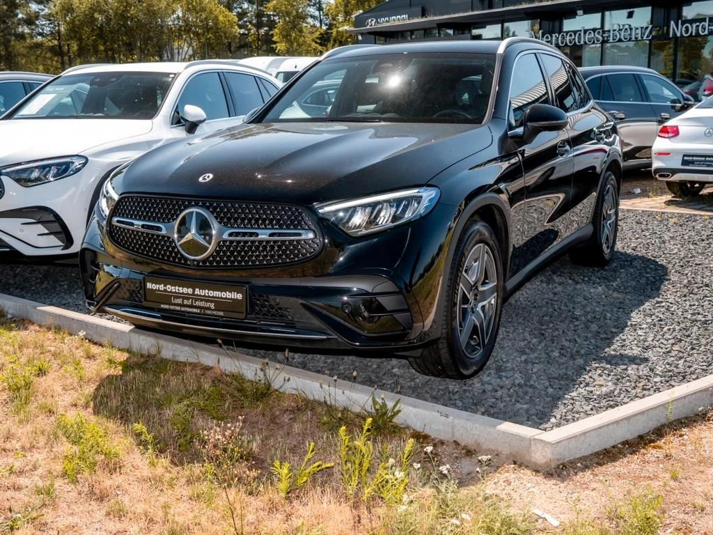 Mercedes-Benz-GLC 300 d-image-7