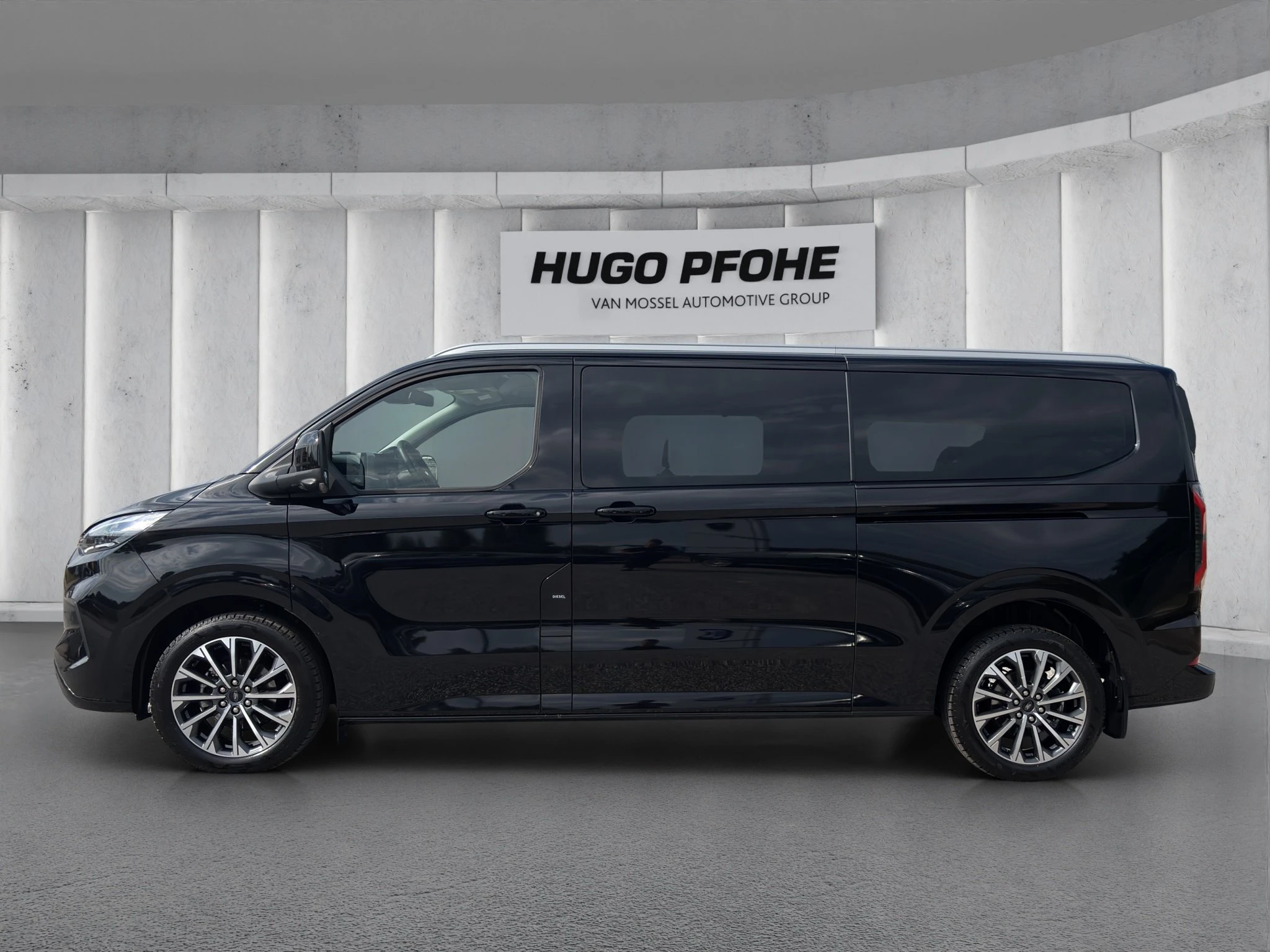 Ford-Tourneo Custom-image-1
