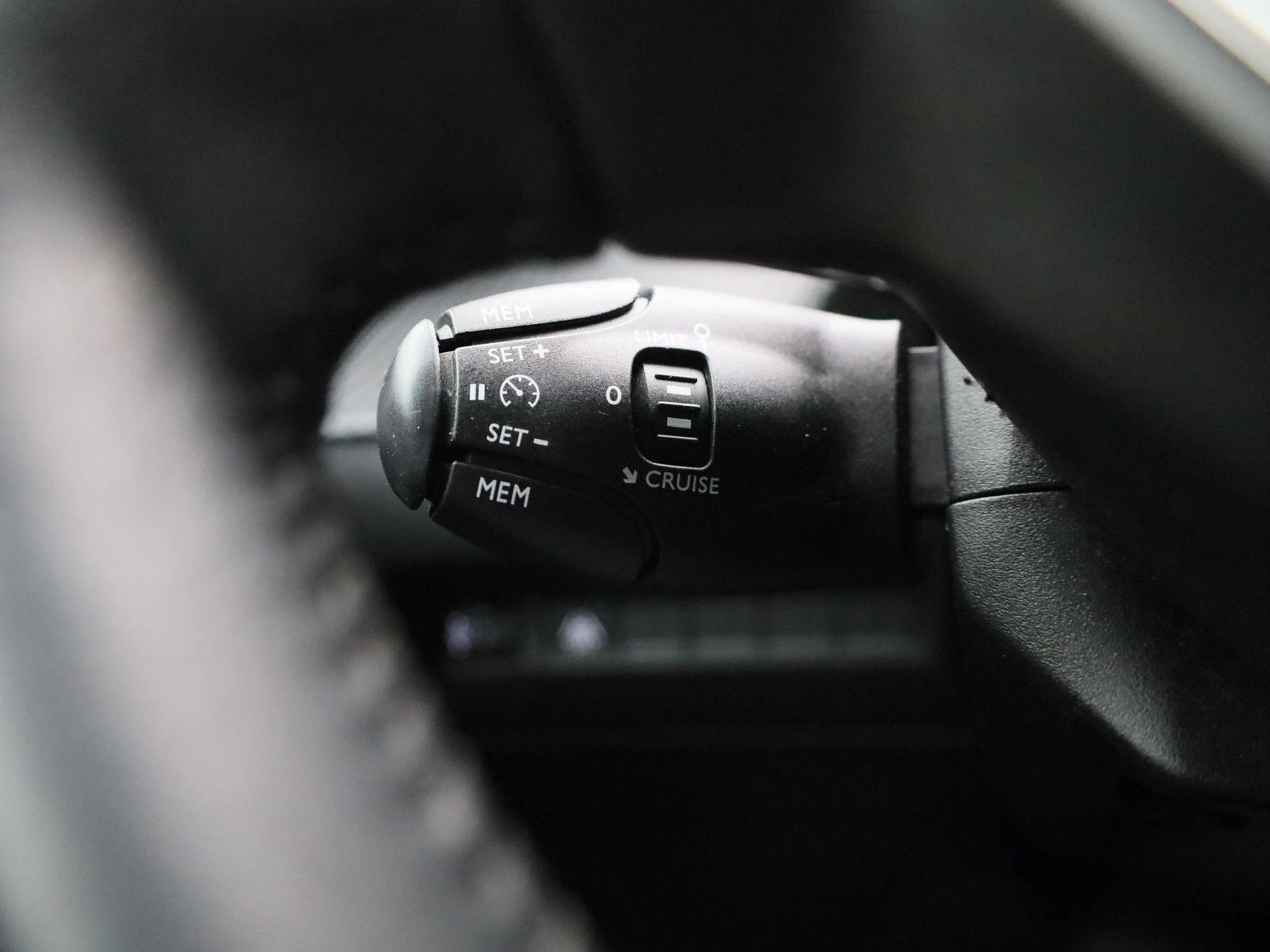 Peugeot-e-208-image-17