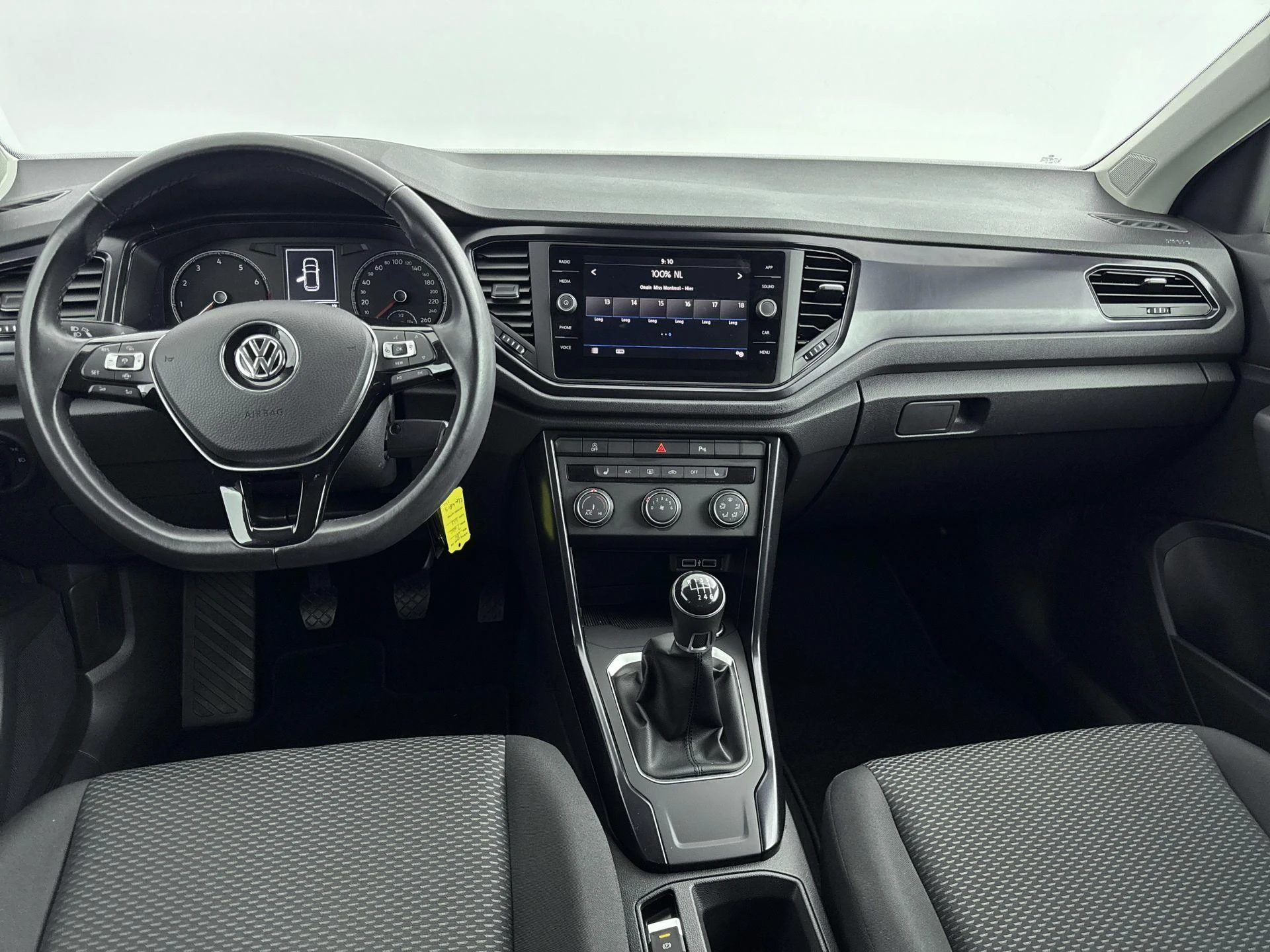 Volkswagen-T-Roc-image-15