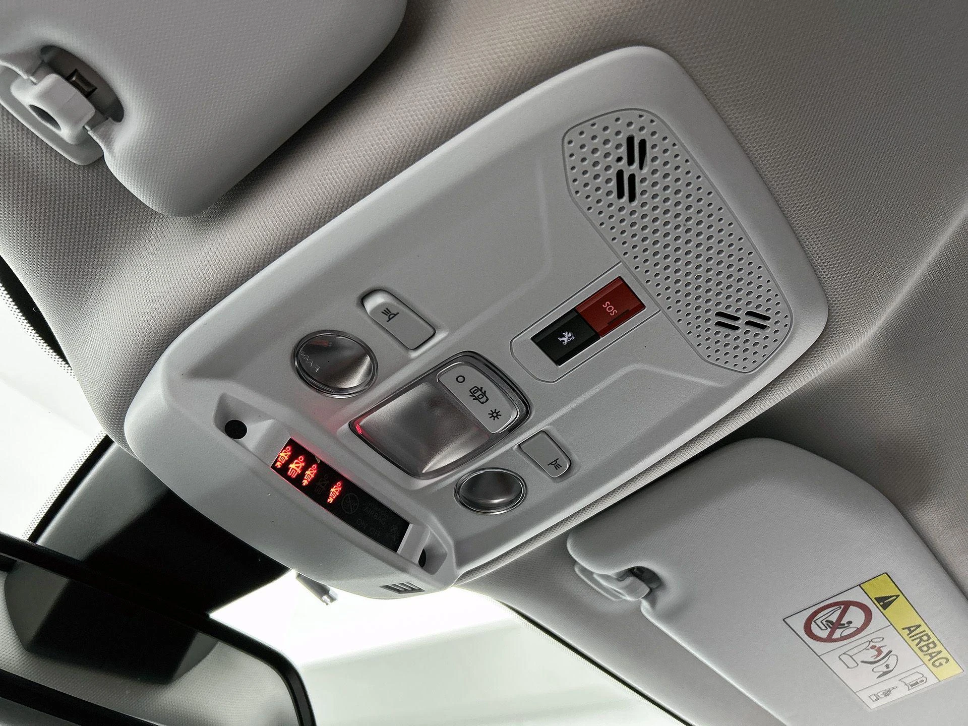 Peugeot-e-2008-image-13