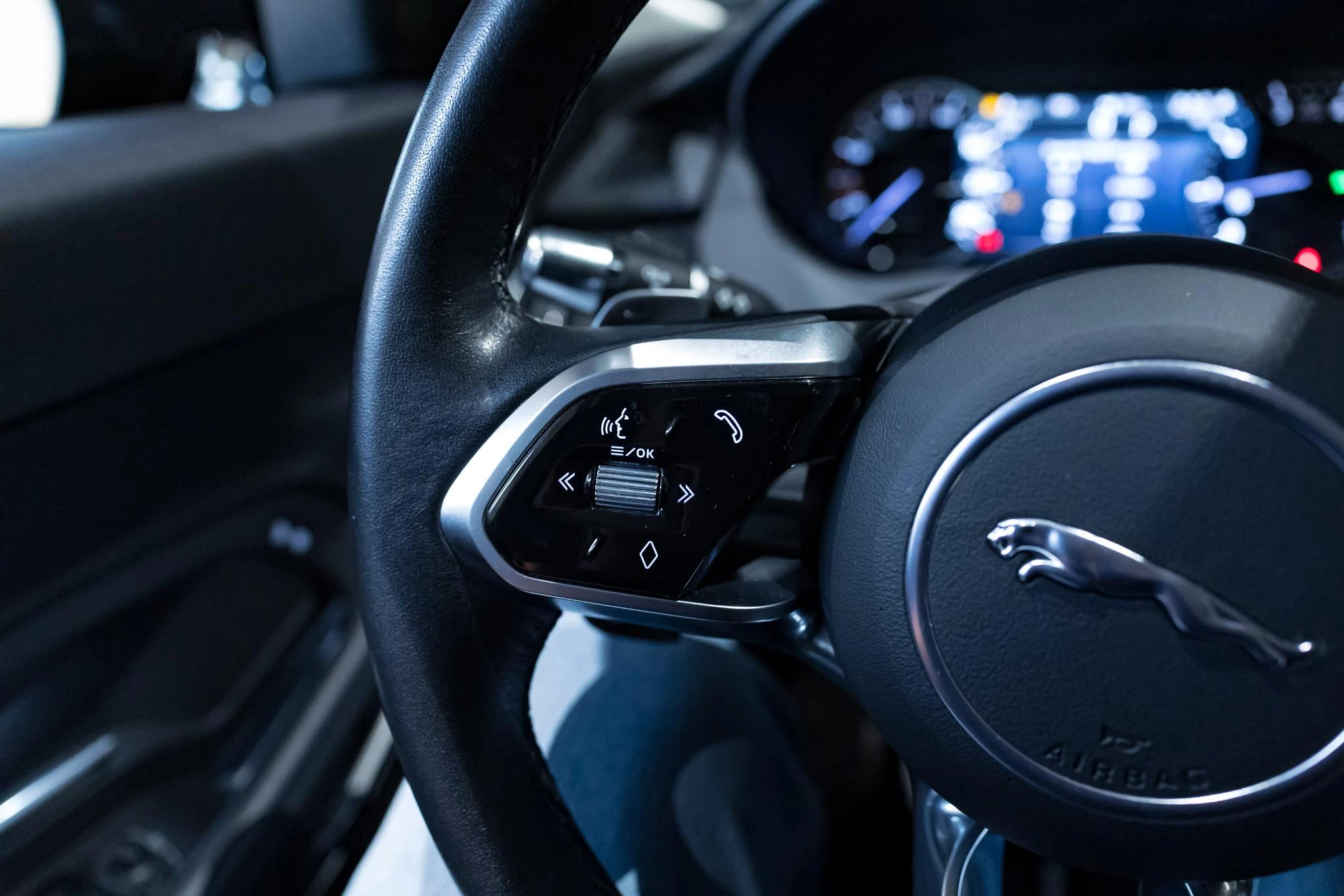 Jaguar-E-PACE-image-17