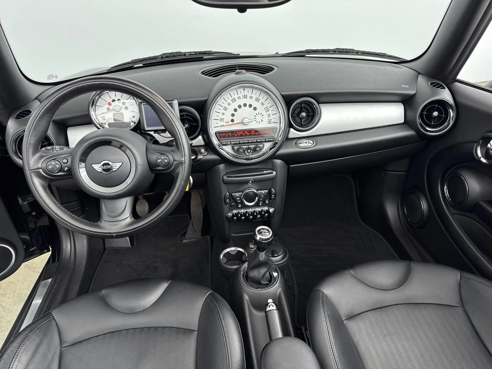 MINI-Cooper Cabrio-image-7