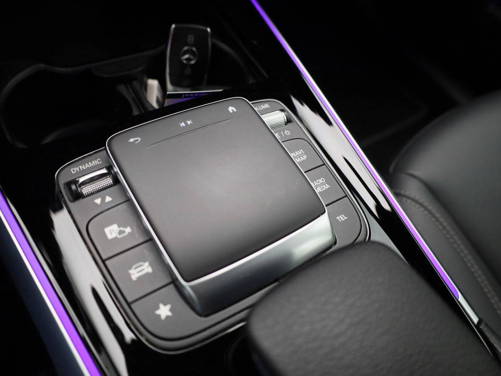 Mercedes-Benz-EQB-image-29