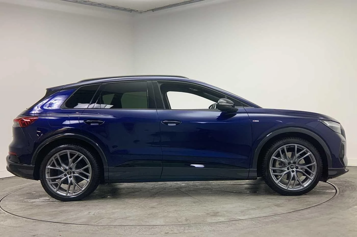 Audi-Q4 e-tron-image-3