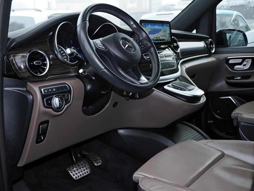 Mercedes-Benz-V-Klasse 300-image-8