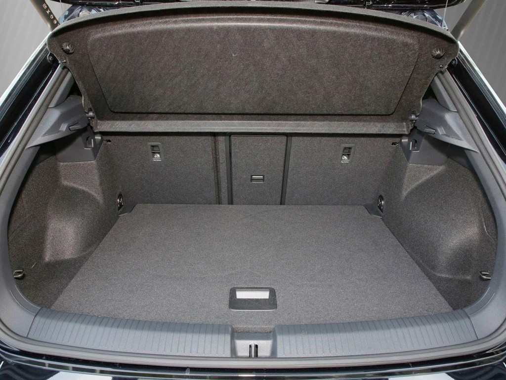Volkswagen T-Roc 2.0 TDI DSG R-Line 19"ACC Pano Navi LED IQ