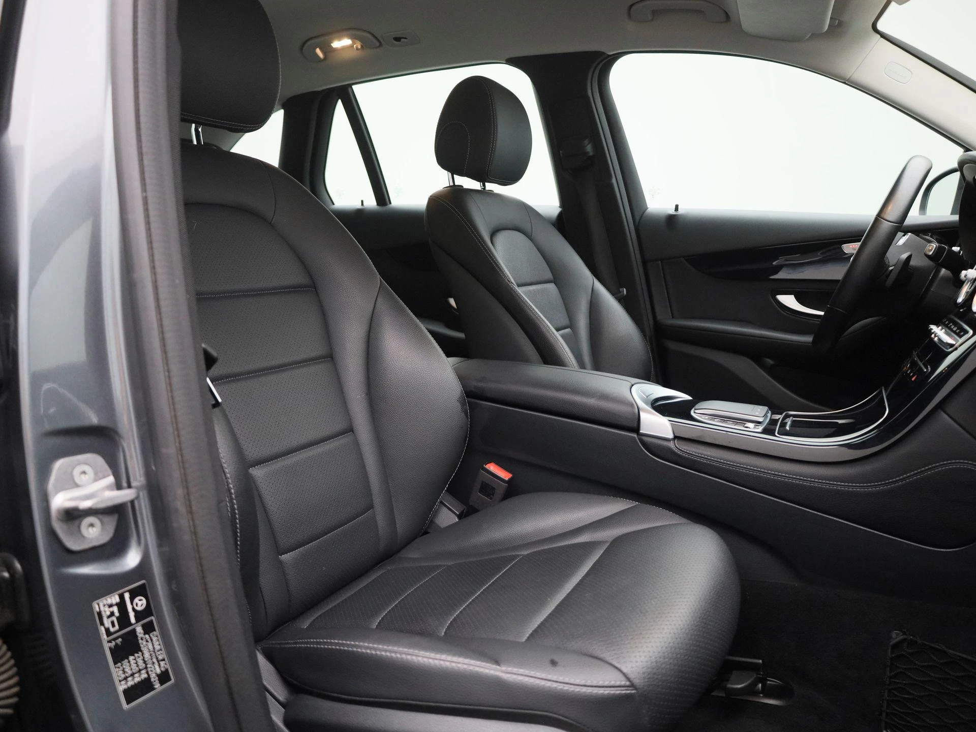 Mercedes-Benz-GLC-image-33
