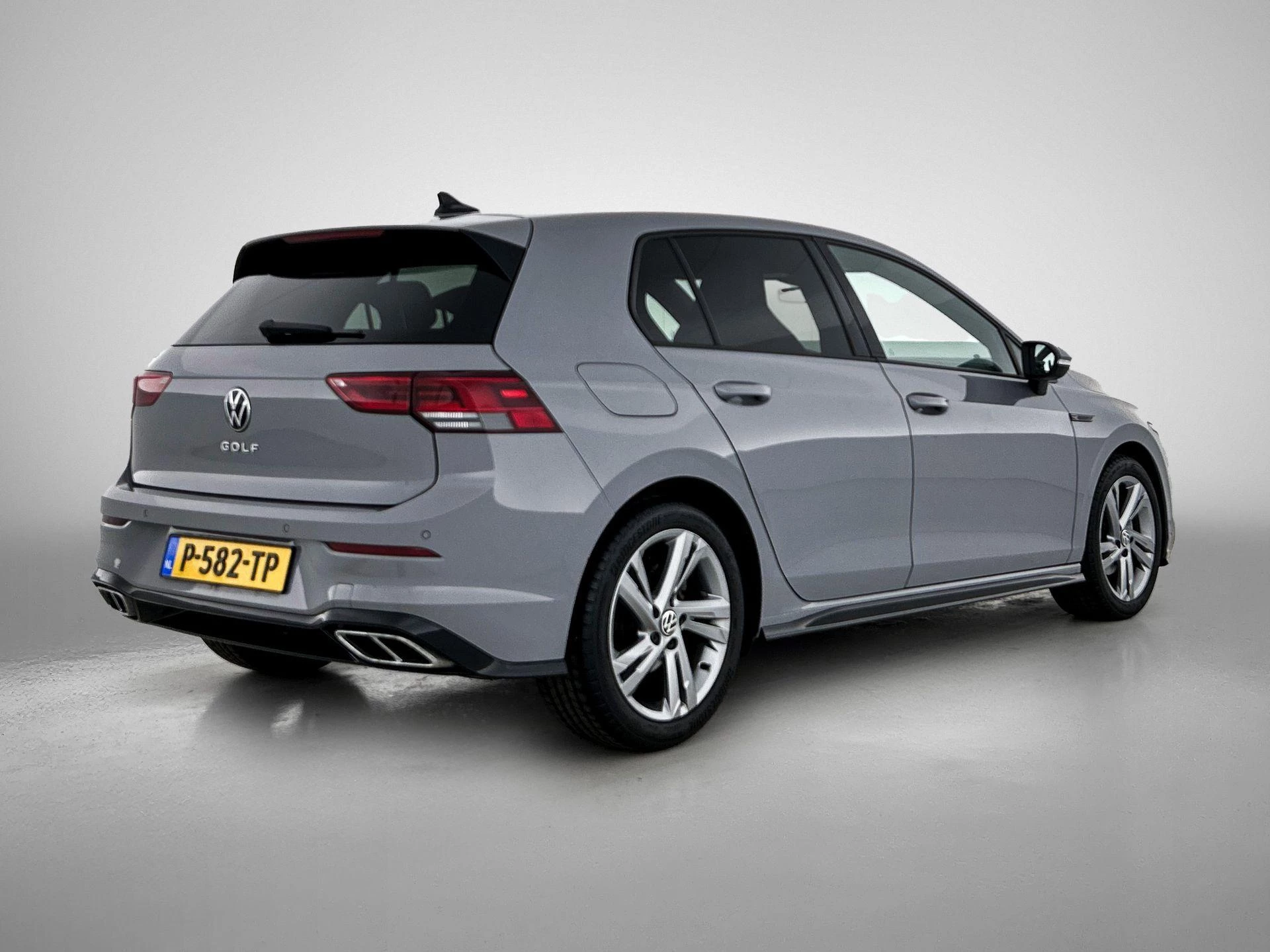 Volkswagen-Golf-image-3
