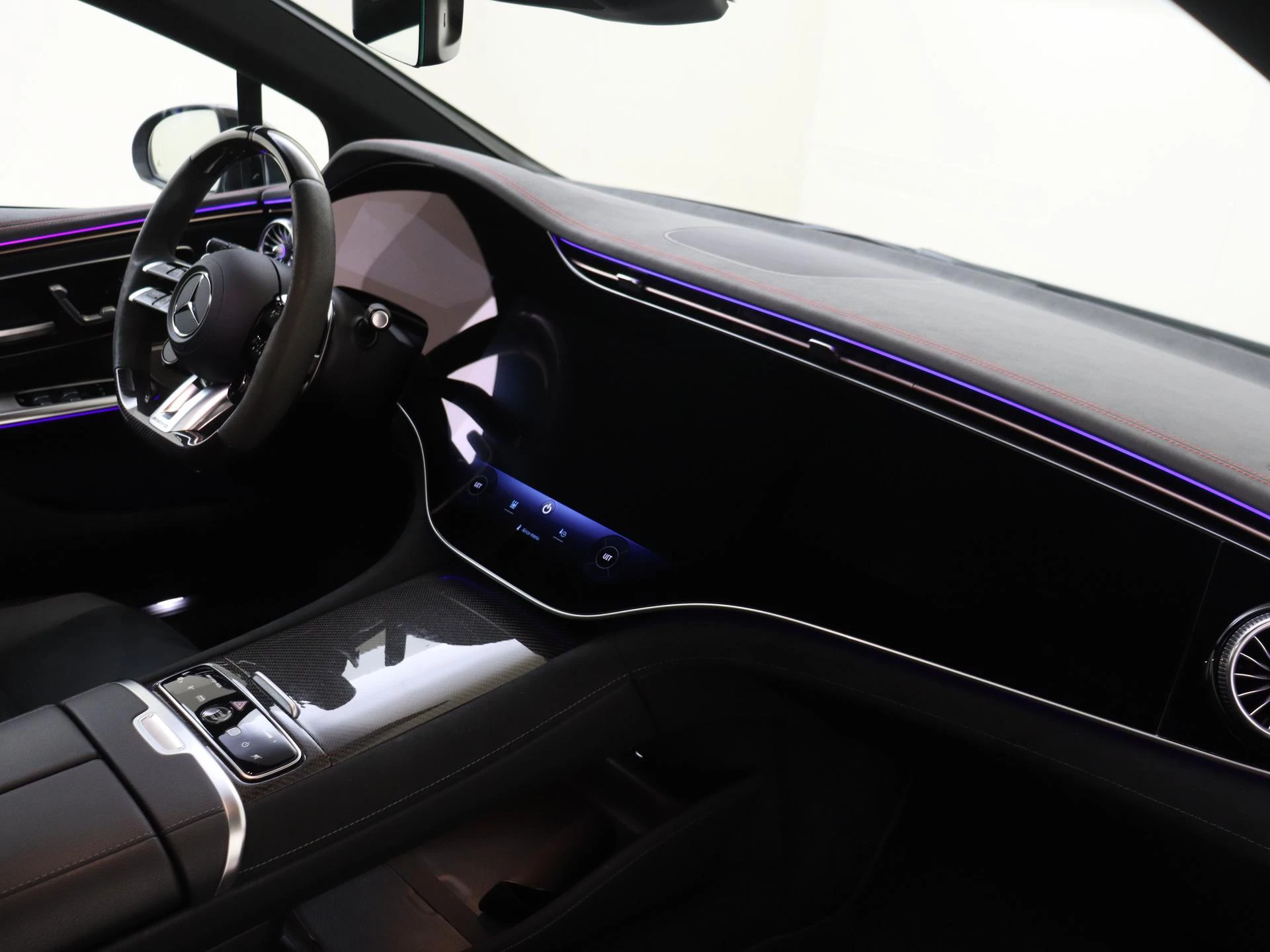 Mercedes-Benz-EQE-image-12