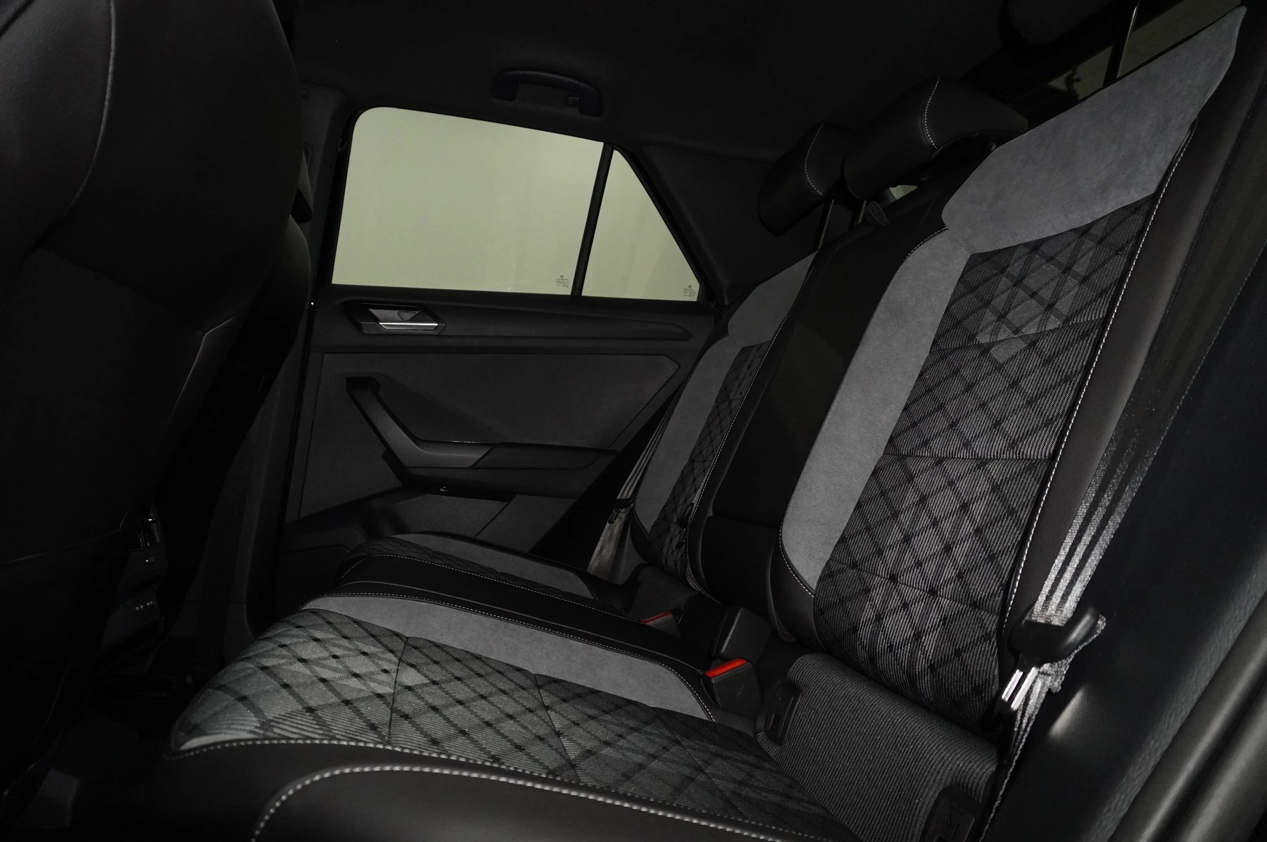 Volkswagen-T-Roc-image-10