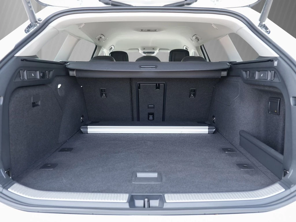 Volkswagen Passat Variant 2.0 TDI DSG Elegance *IQ-Drive*Standhzg*Head-up*Navi*DCC*Area-View*uvm..