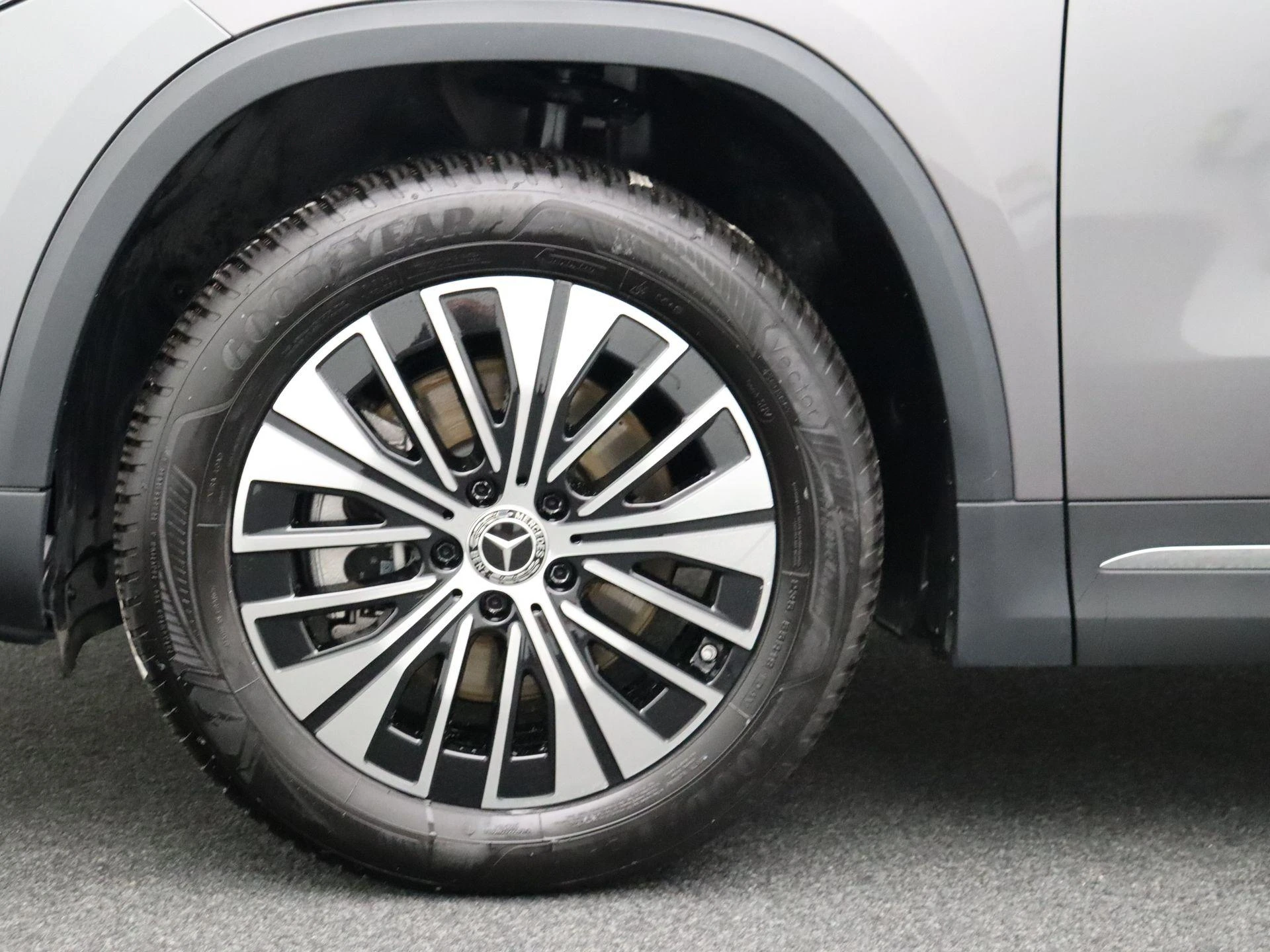 Mercedes-Benz-EQA-image-6