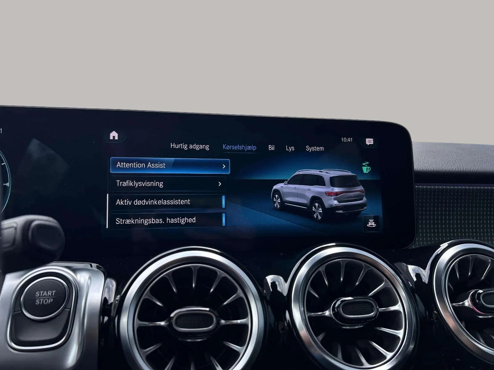 Mercedes-Benz-EQB-image-18