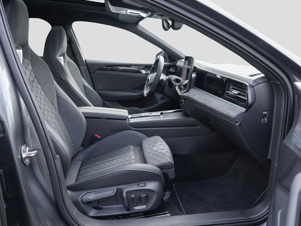 Volkswagen Passat Variant 2.0 TDI DSG 4Motion R-Line /AHK