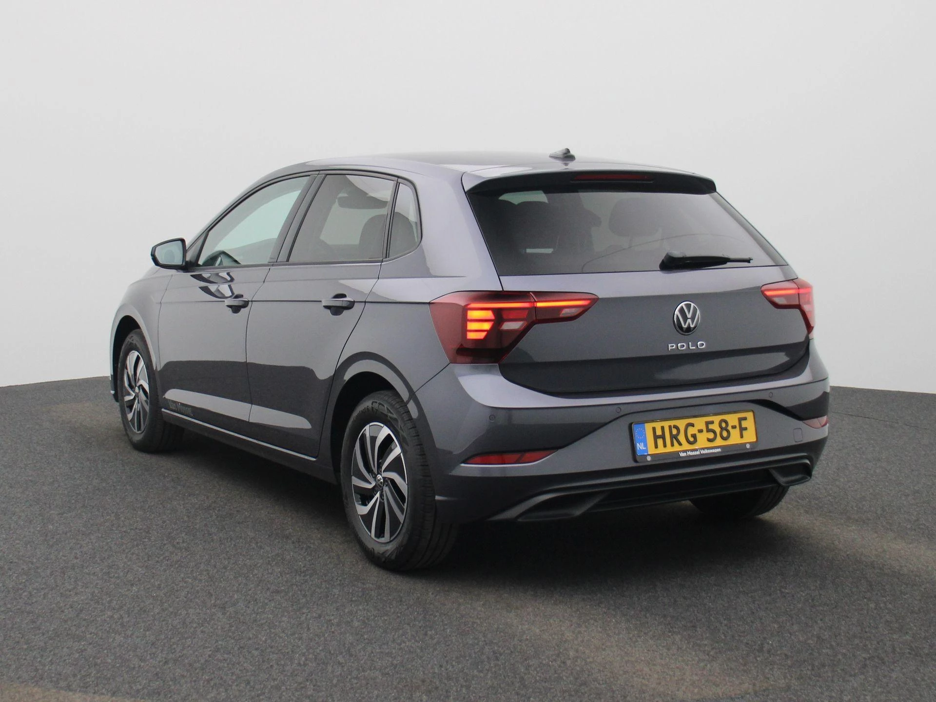 Volkswagen-Polo-image-1