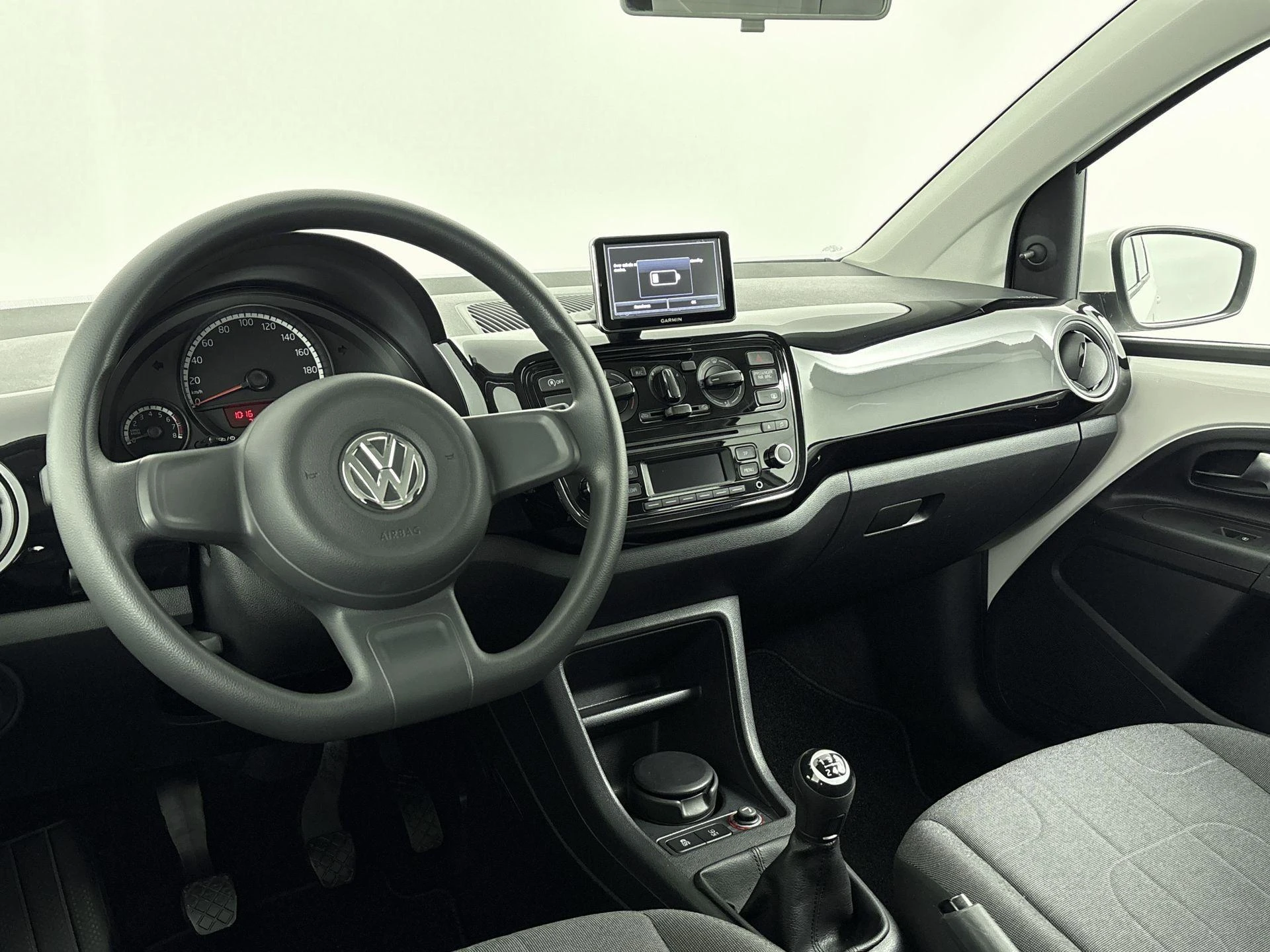 Volkswagen-up!-image-10