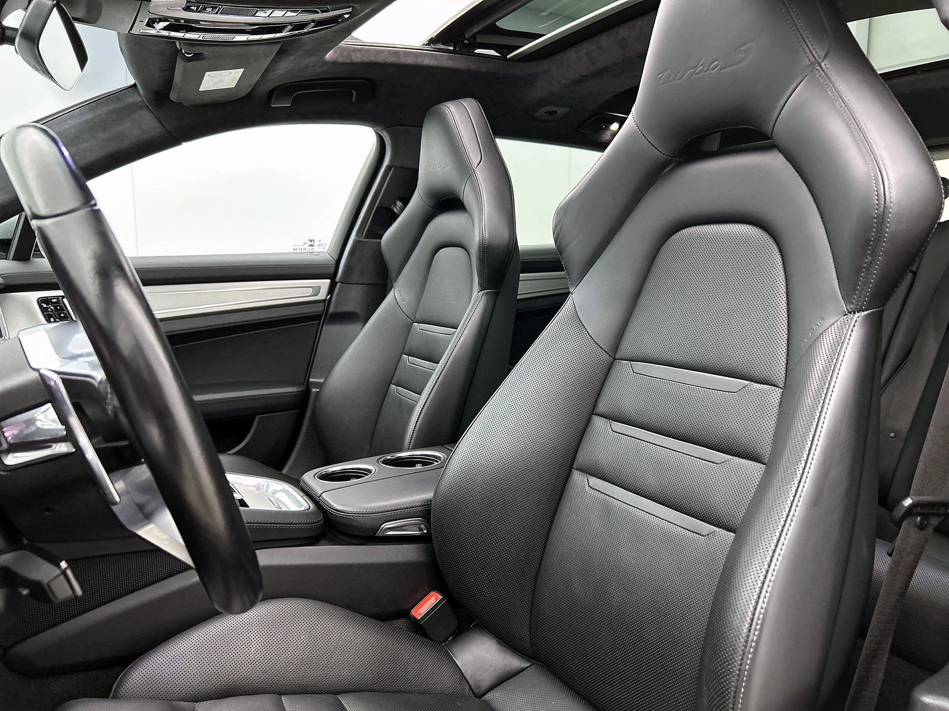 Porsche-Panamera-image-34