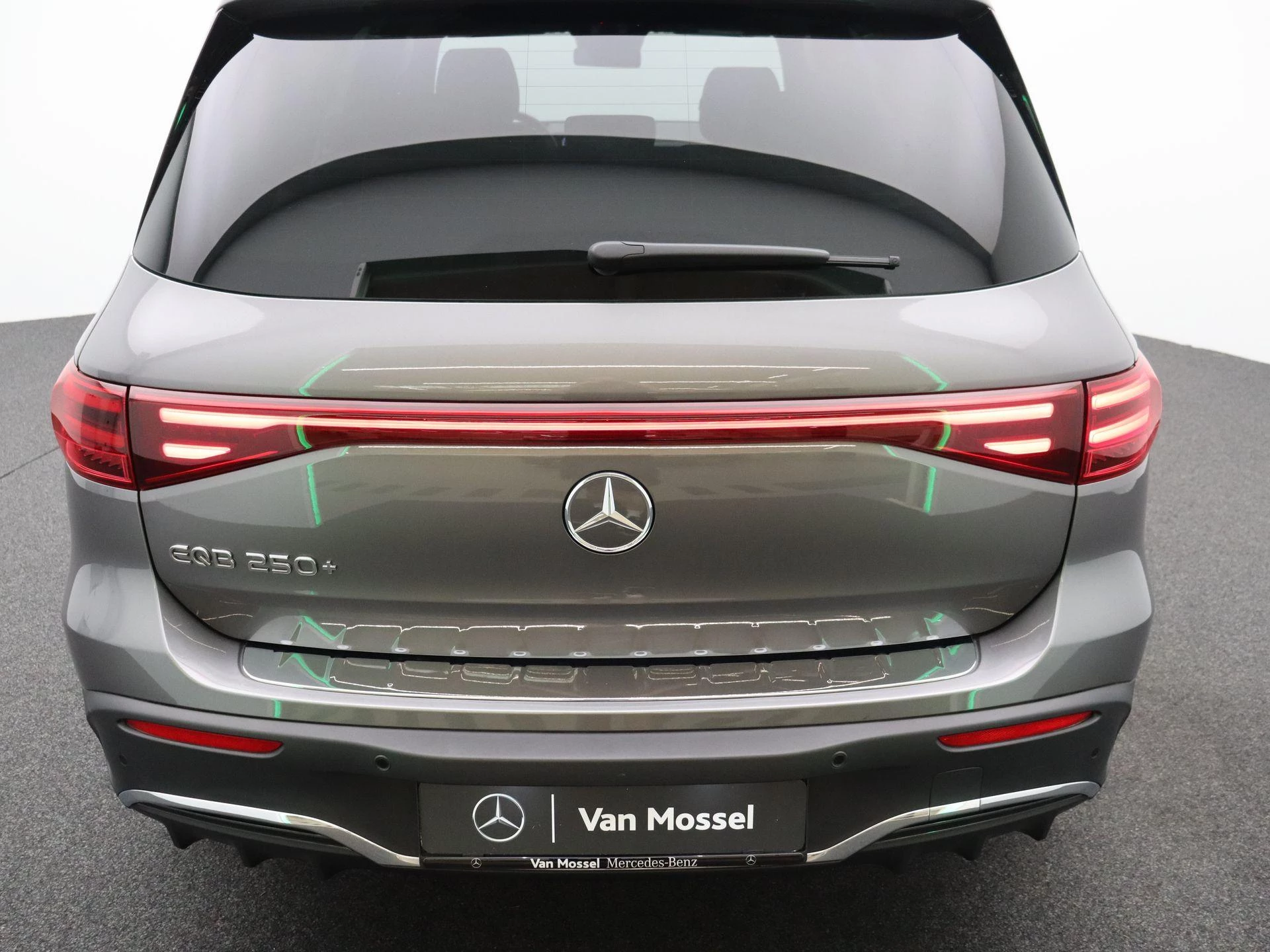 Mercedes-Benz EQB 250+ AMG LINE + HEAD UP + BURMESTER + CARPLAY +