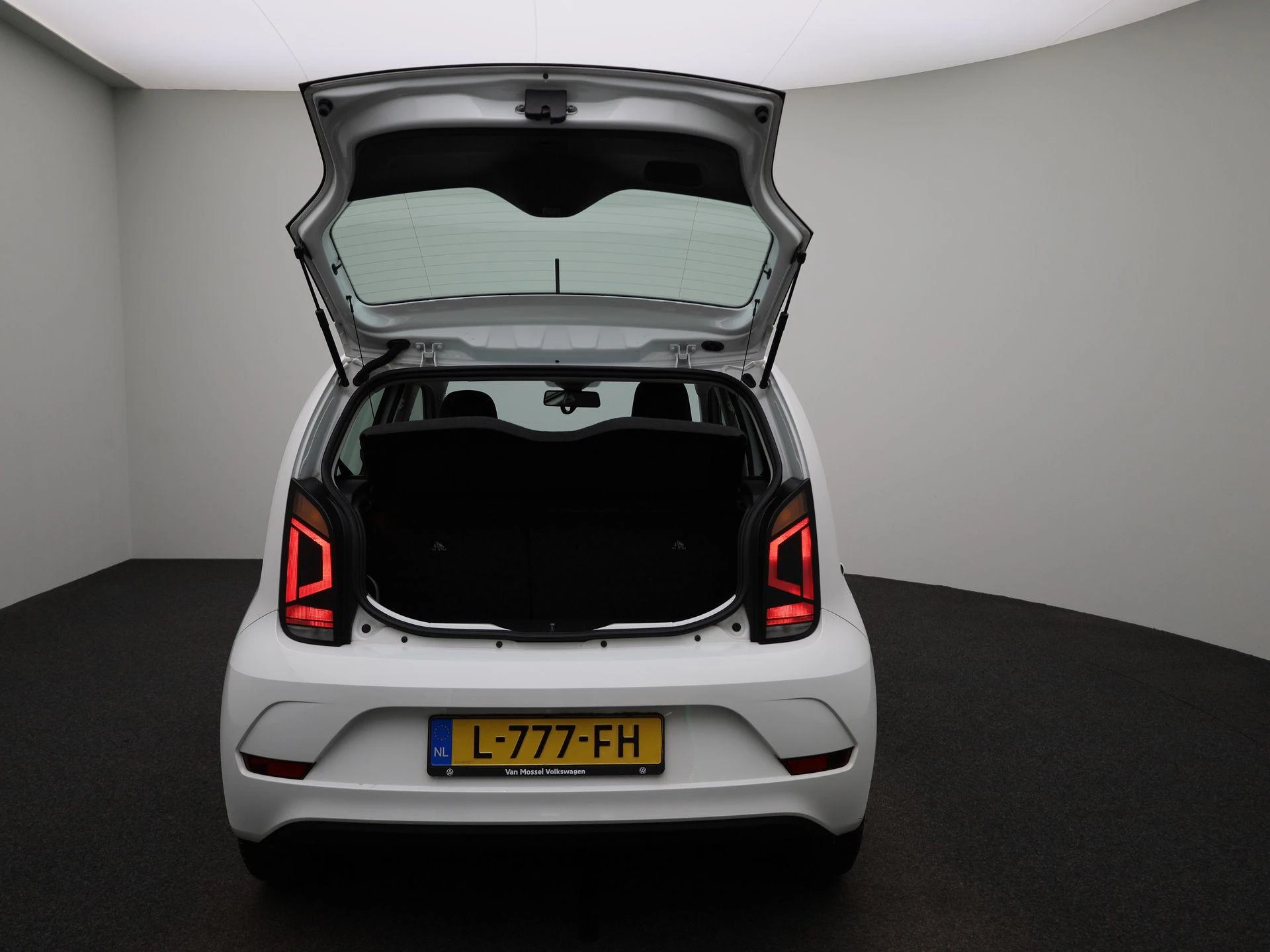 Volkswagen-up!-image-10