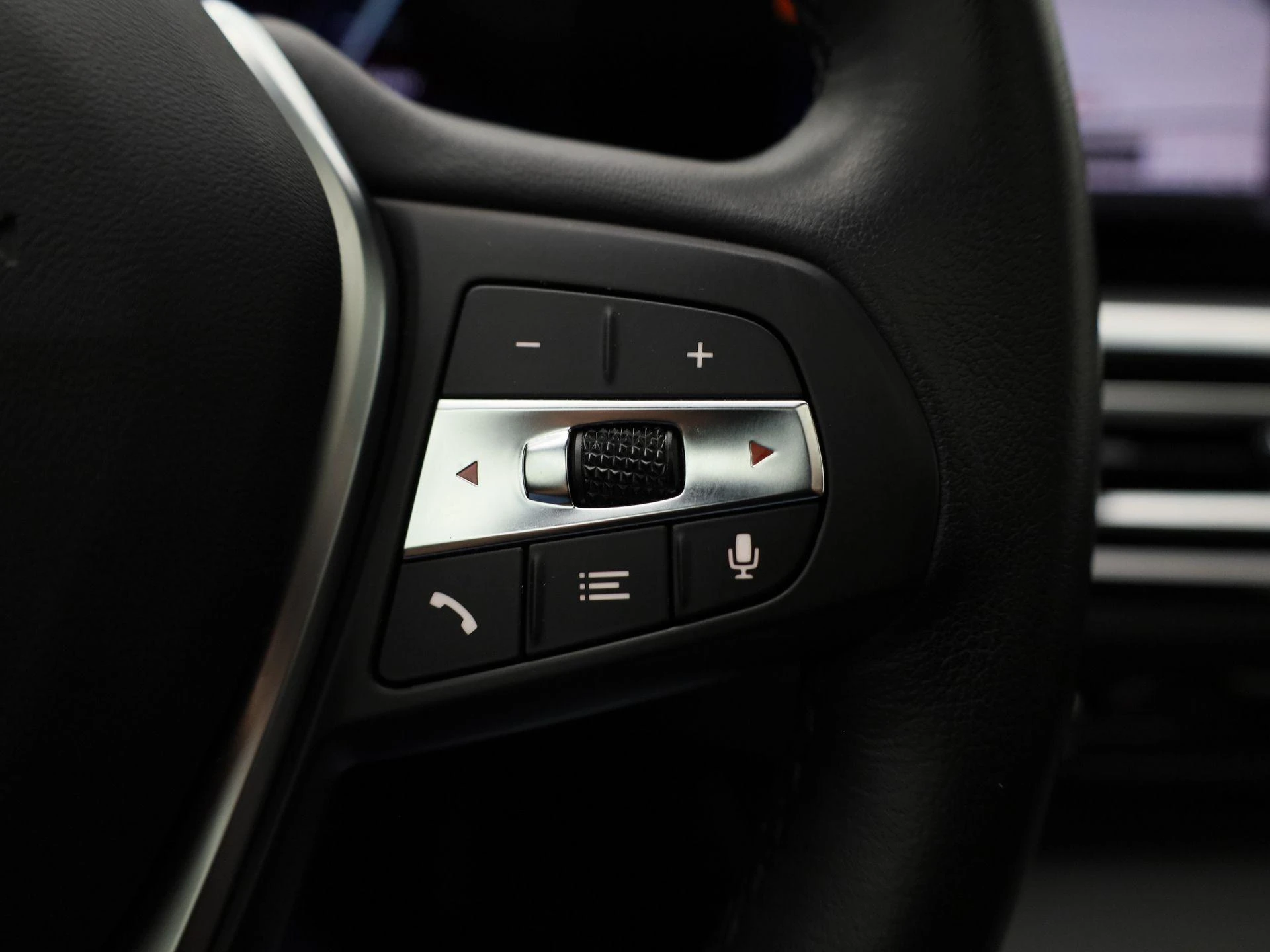 BMW-i4-image-17