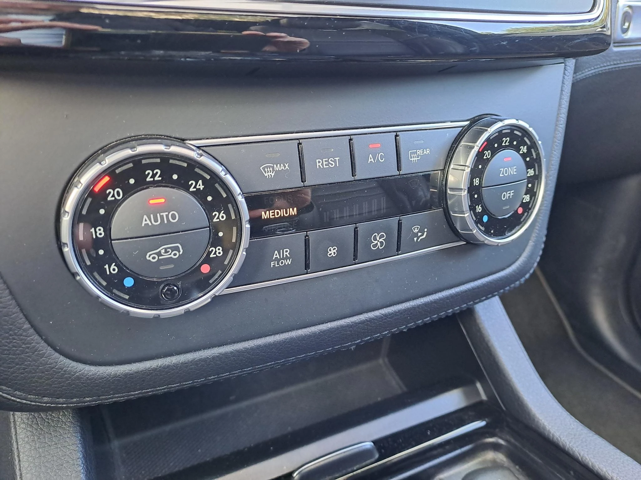 Mercedes-Benz-GLE-image-18