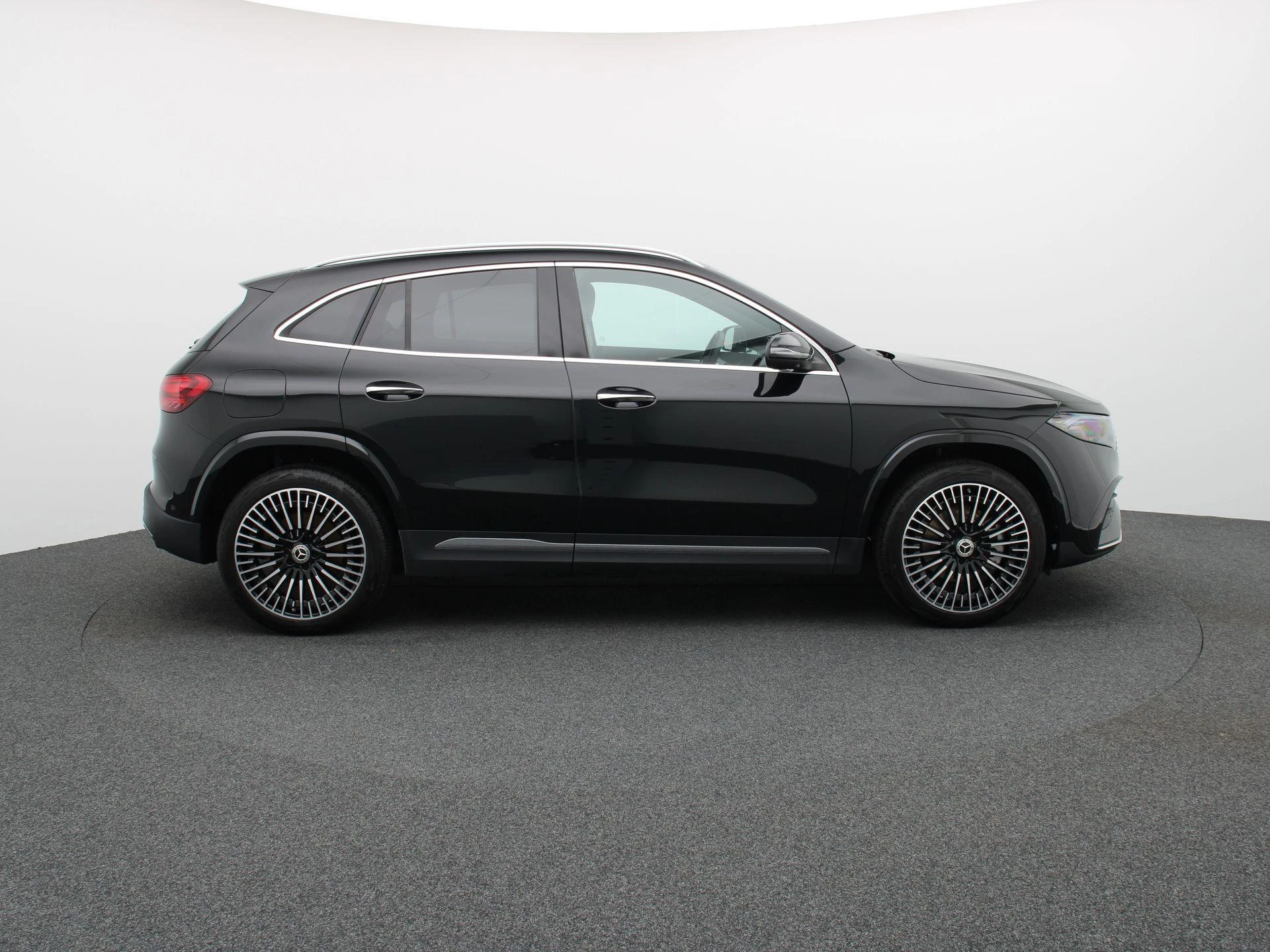 Mercedes-Benz-EQA-image-5