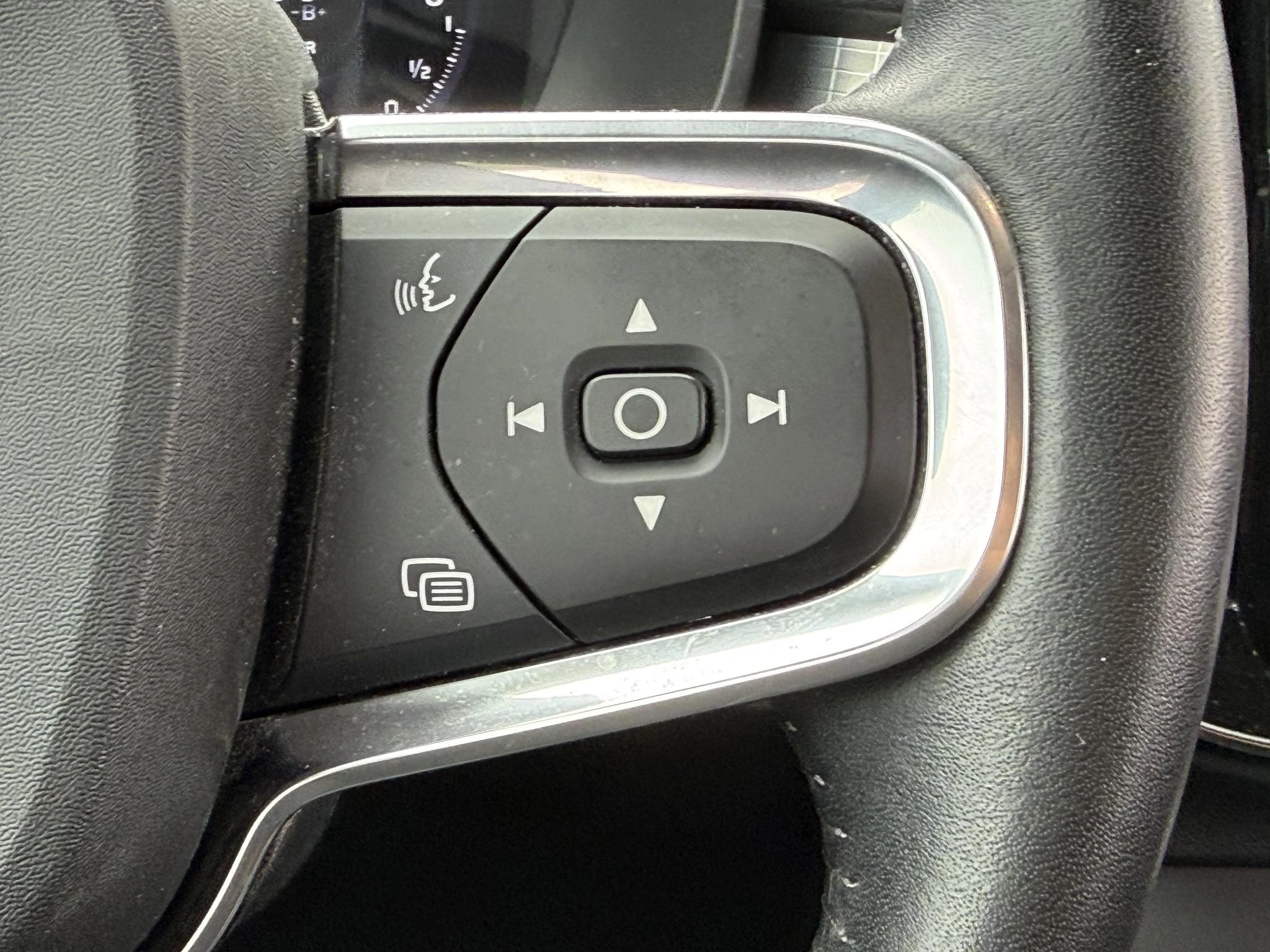 Volvo-XC40-image-23