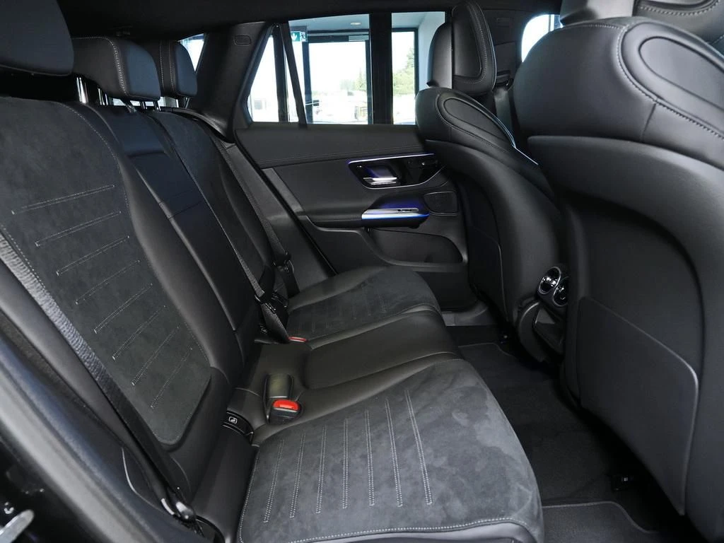 Mercedes-Benz-GLC 300 de-image-15