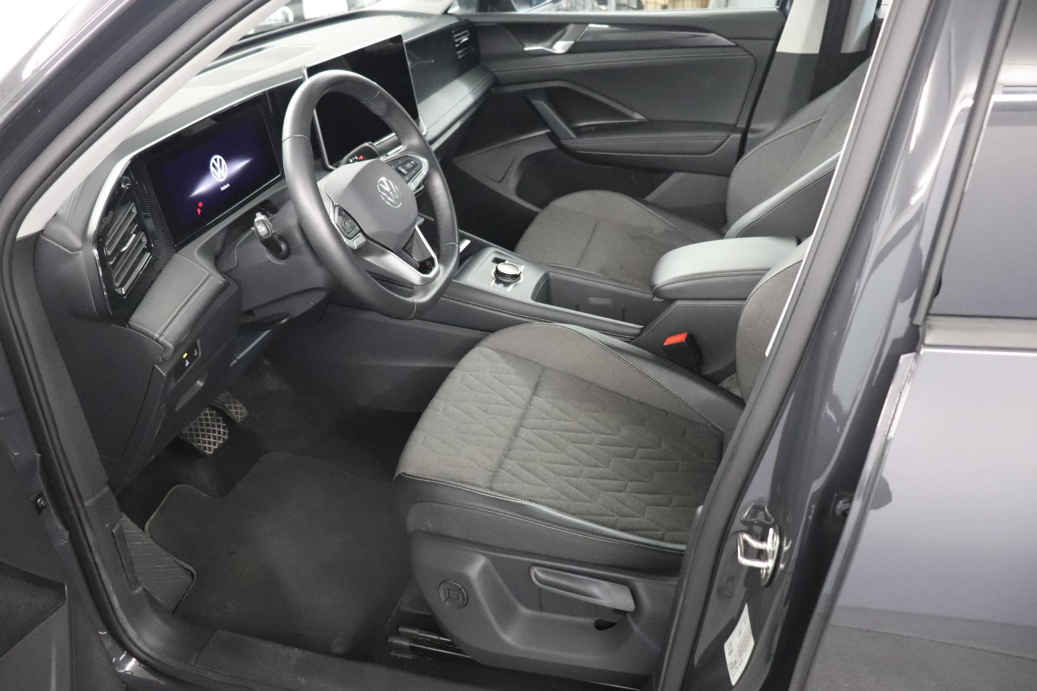 Volkswagen-Tiguan-image-13