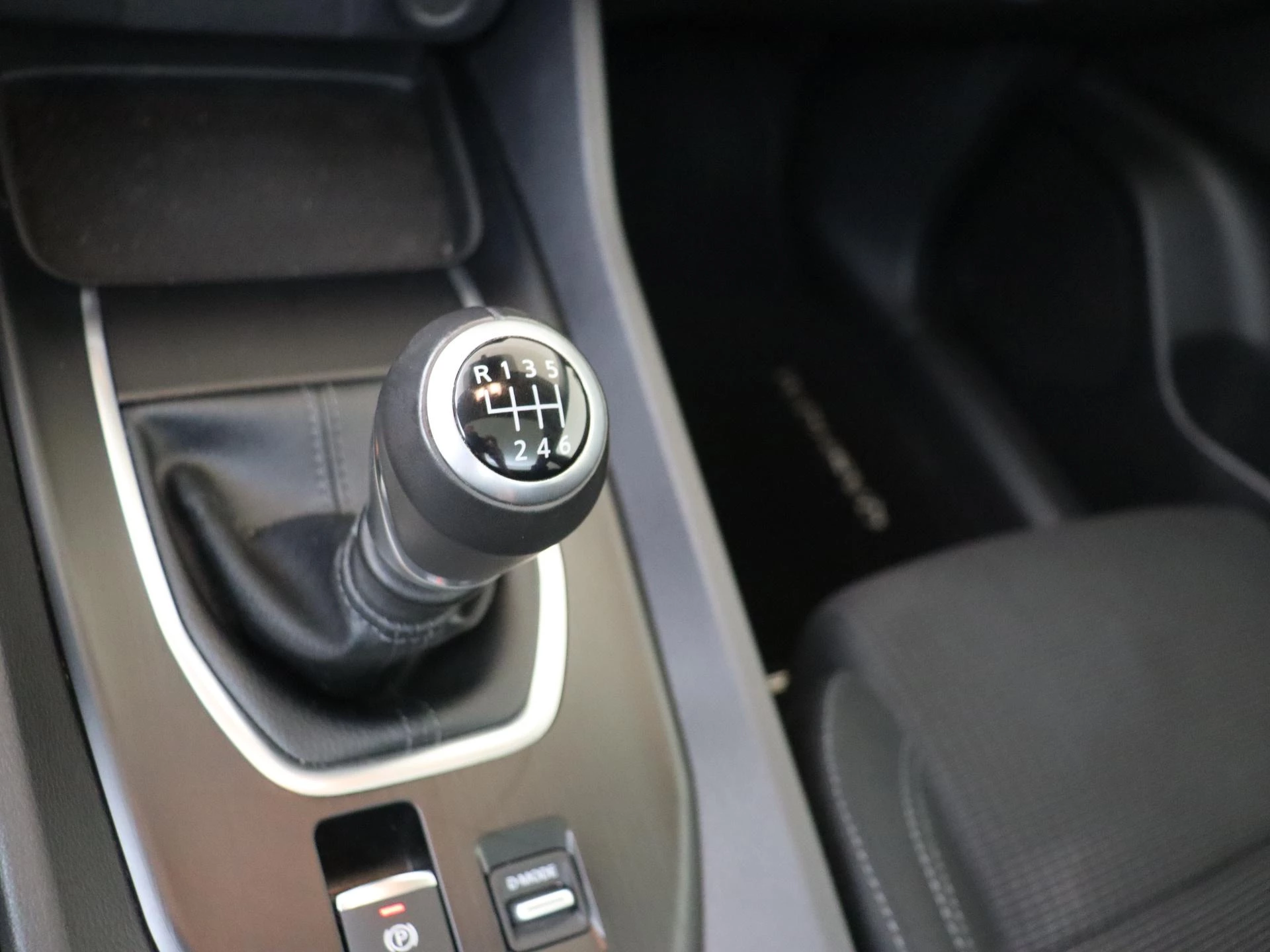 Nissan-QASHQAI-image-14