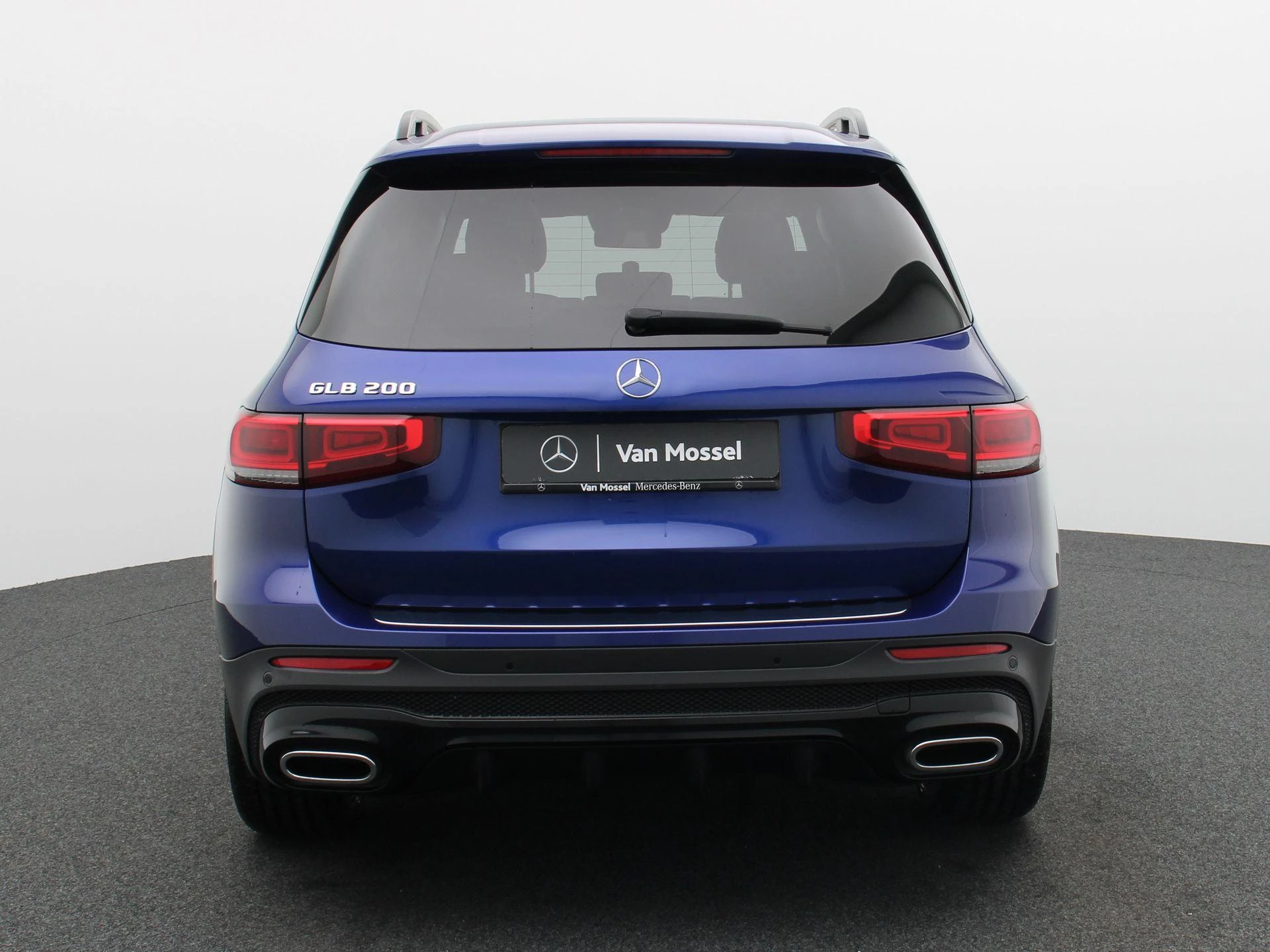 Mercedes-Benz-GLB-image-4