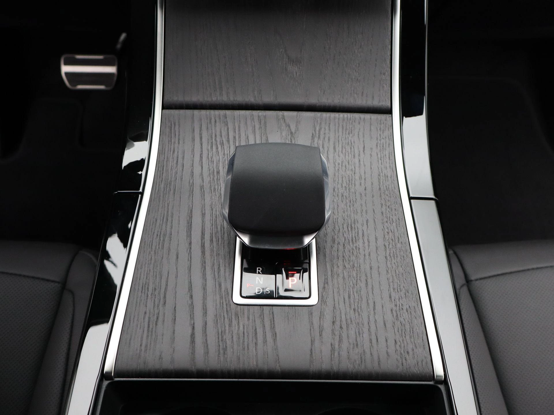 Land Rover-Range Rover Evoque-image-9