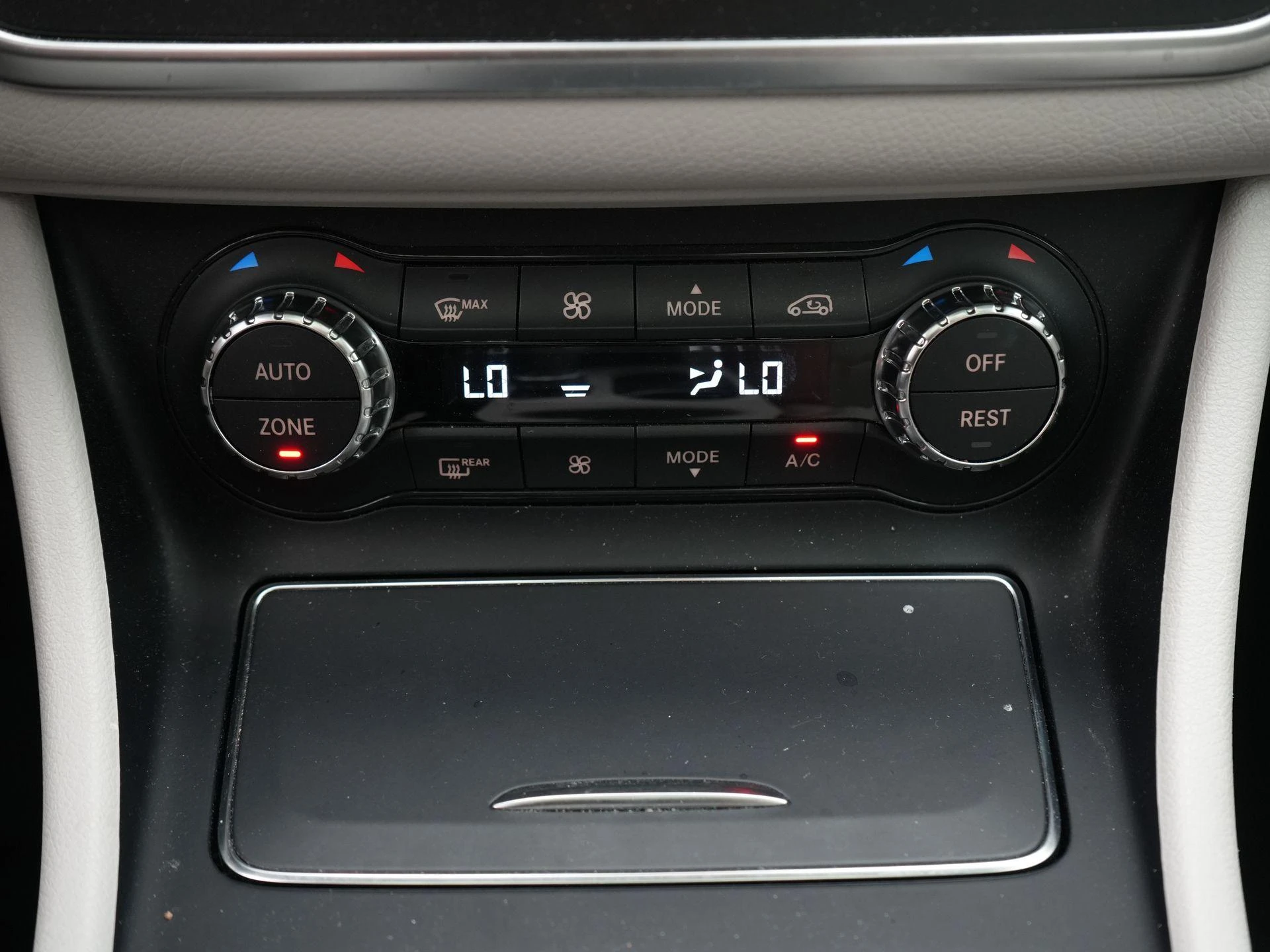 Mercedes-Benz-GLA-image-17