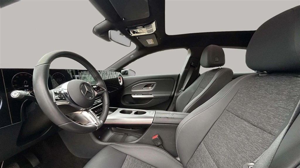 Mercedes-Benz-CLA-image-9
