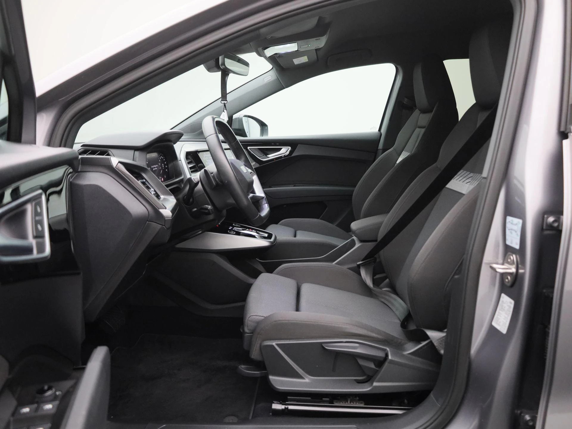 Audi-Q4 e-tron-image-12