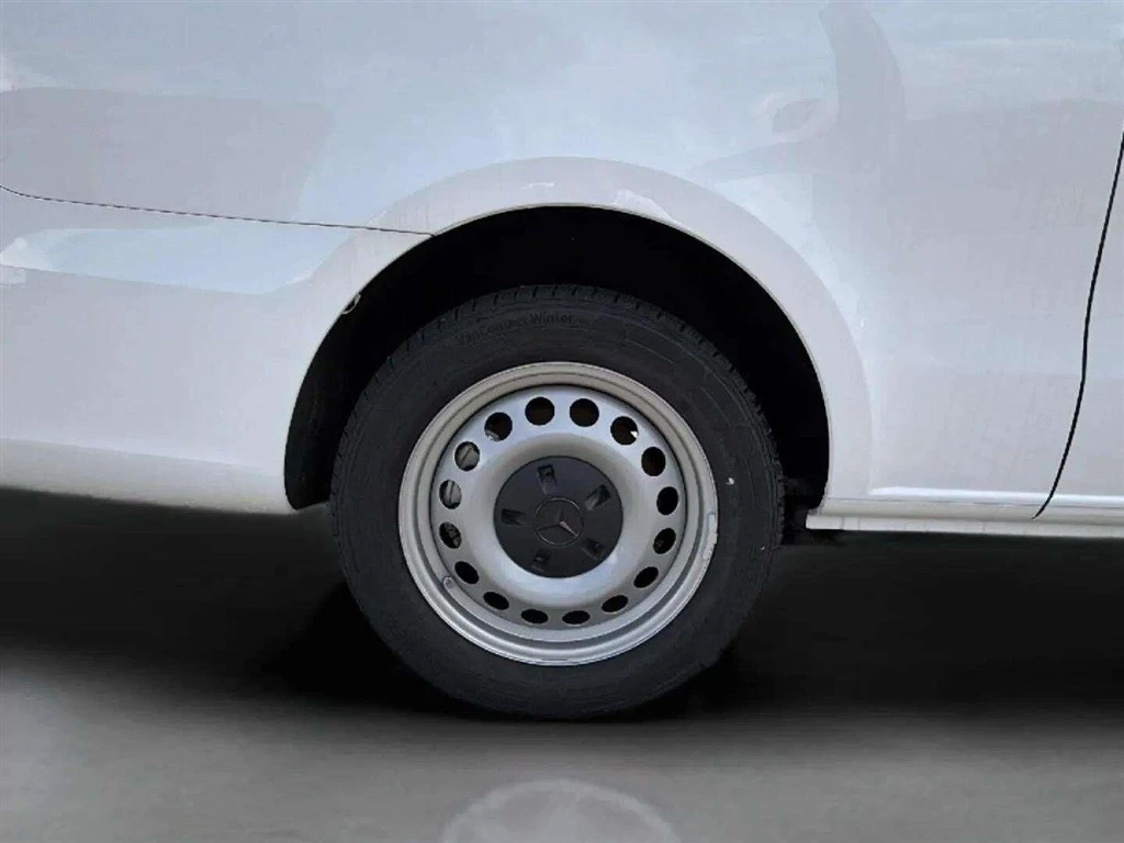 Mercedes-Benz-eVito-image-13