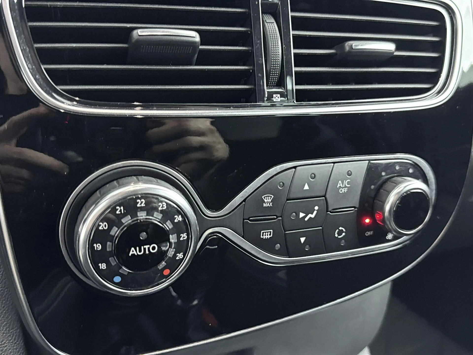 Renault-Clio-image-18