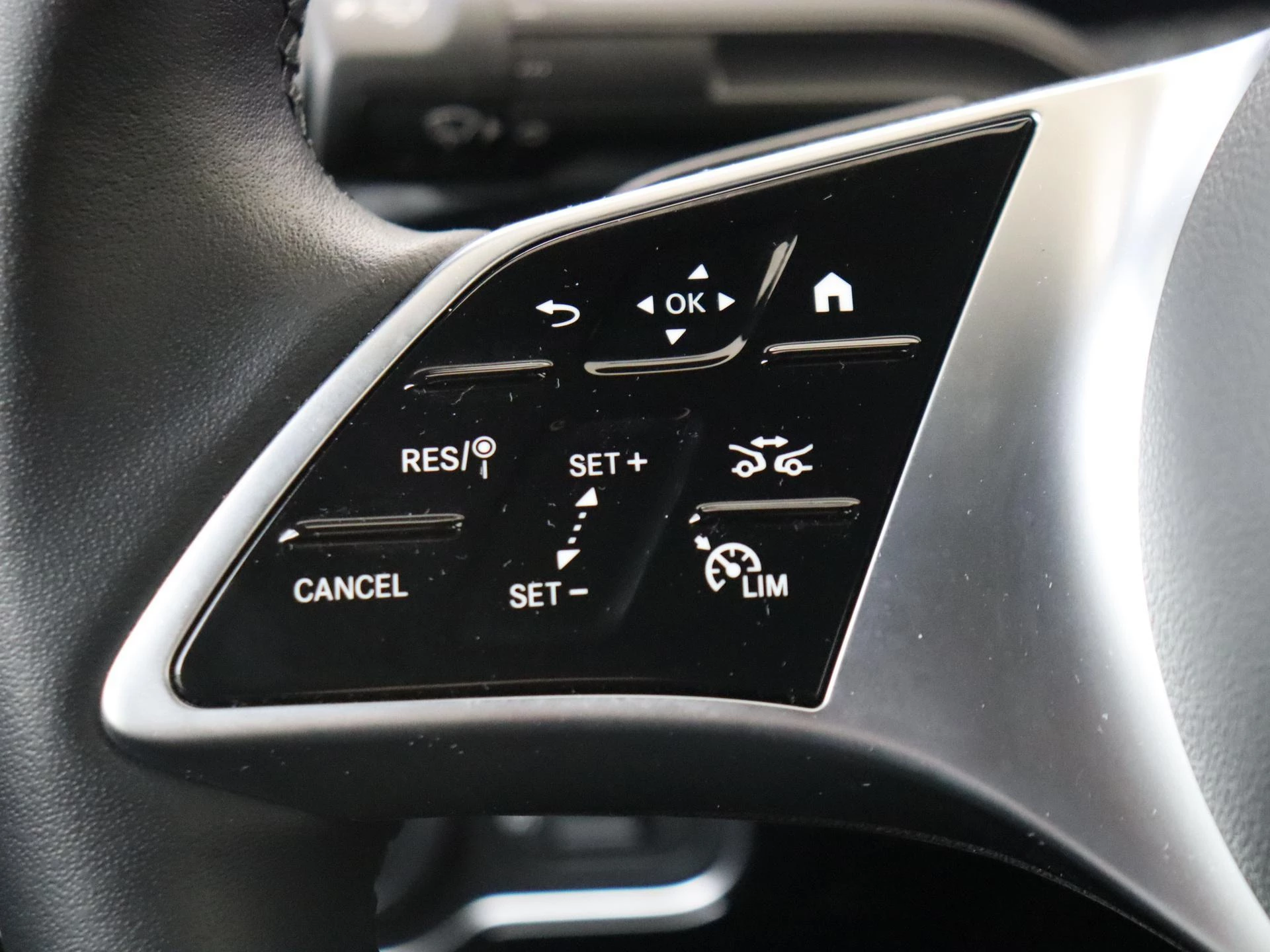 Mercedes-Benz-A-Klasse-image-18