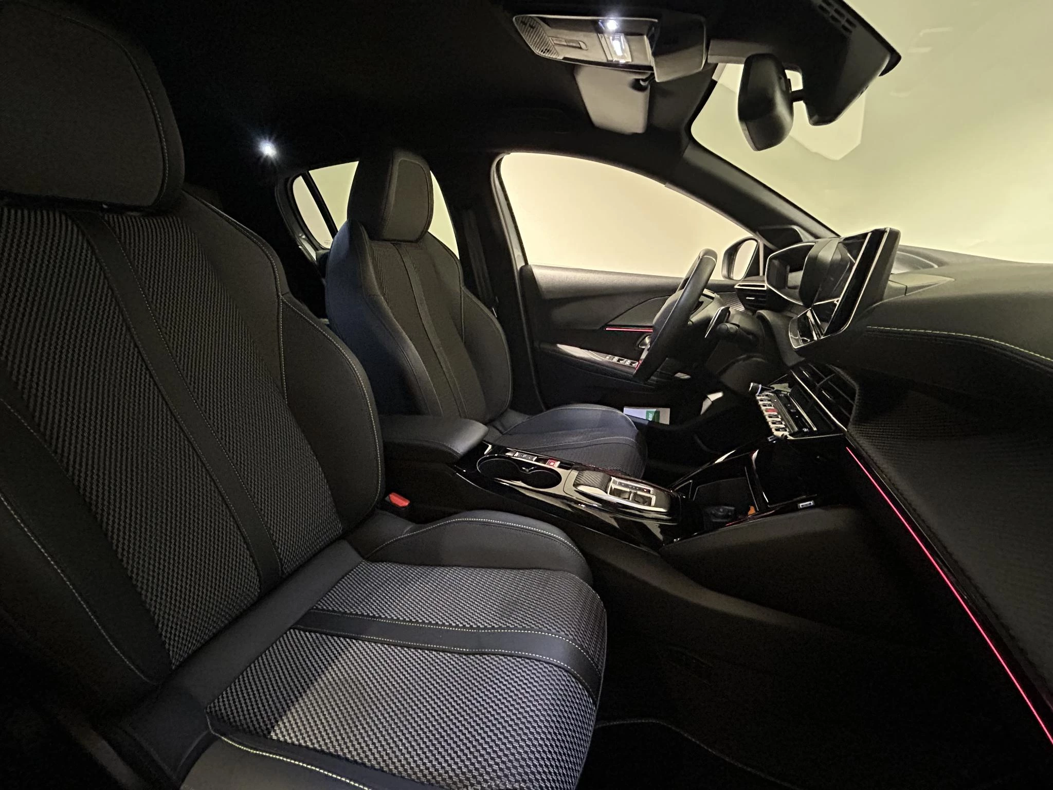 Peugeot-208-image-19