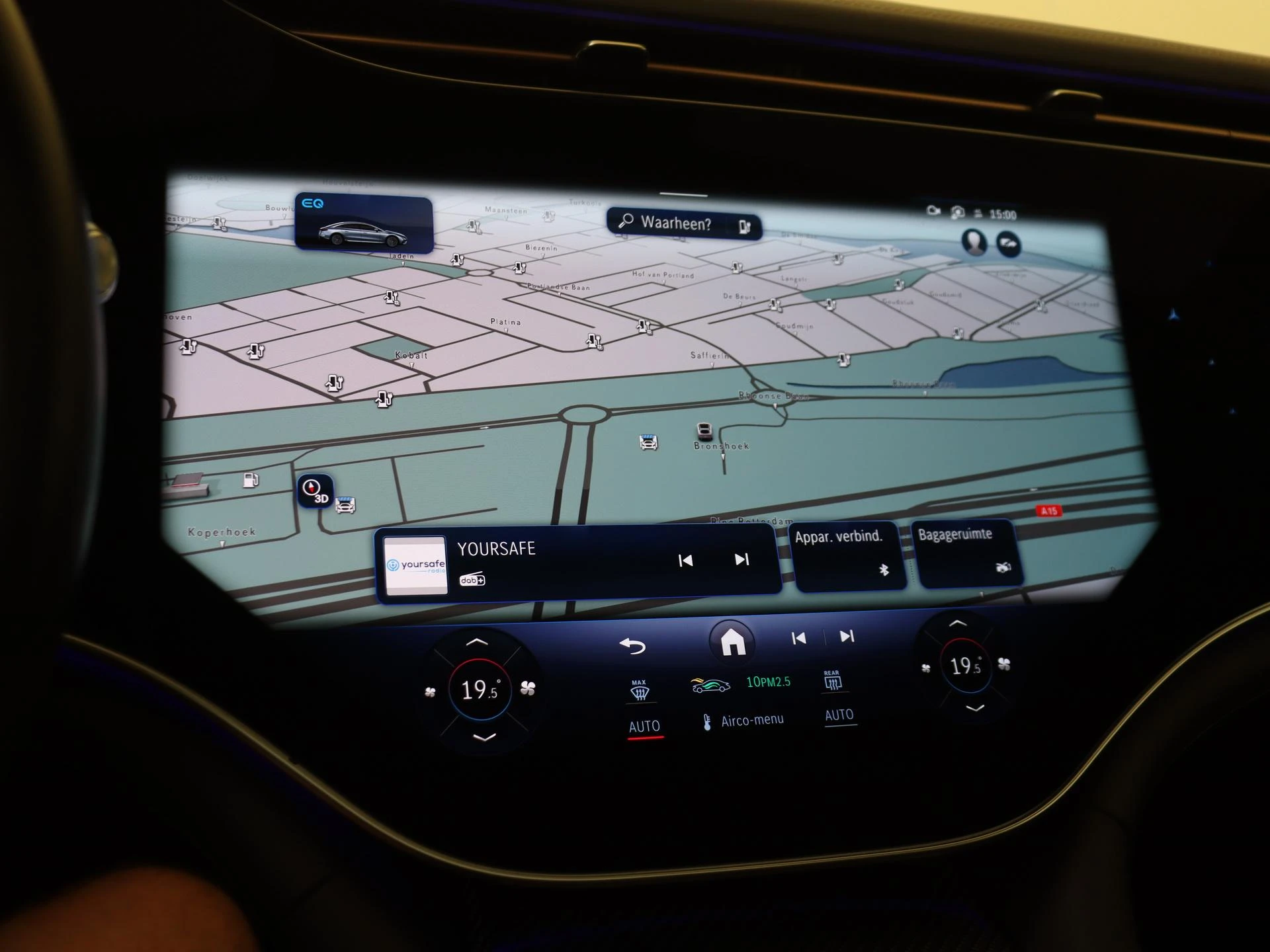 Mercedes-Benz-EQS-image-16