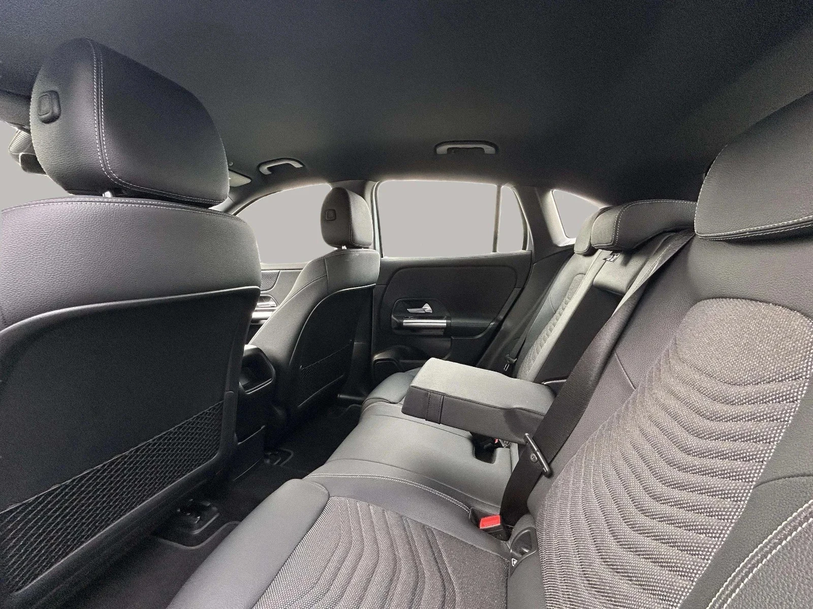 Mercedes-Benz-EQA-image-15