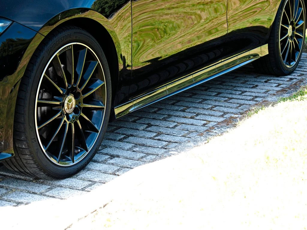 Mercedes-Benz-CLA 220 d-image-6
