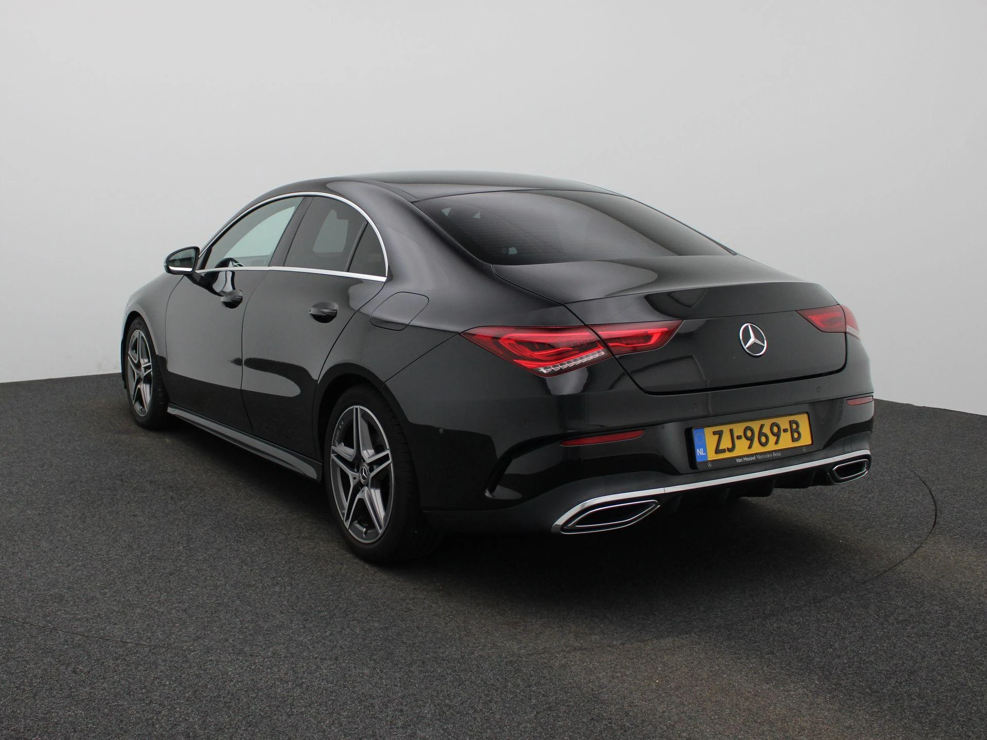 Mercedes-Benz-CLA-image-1