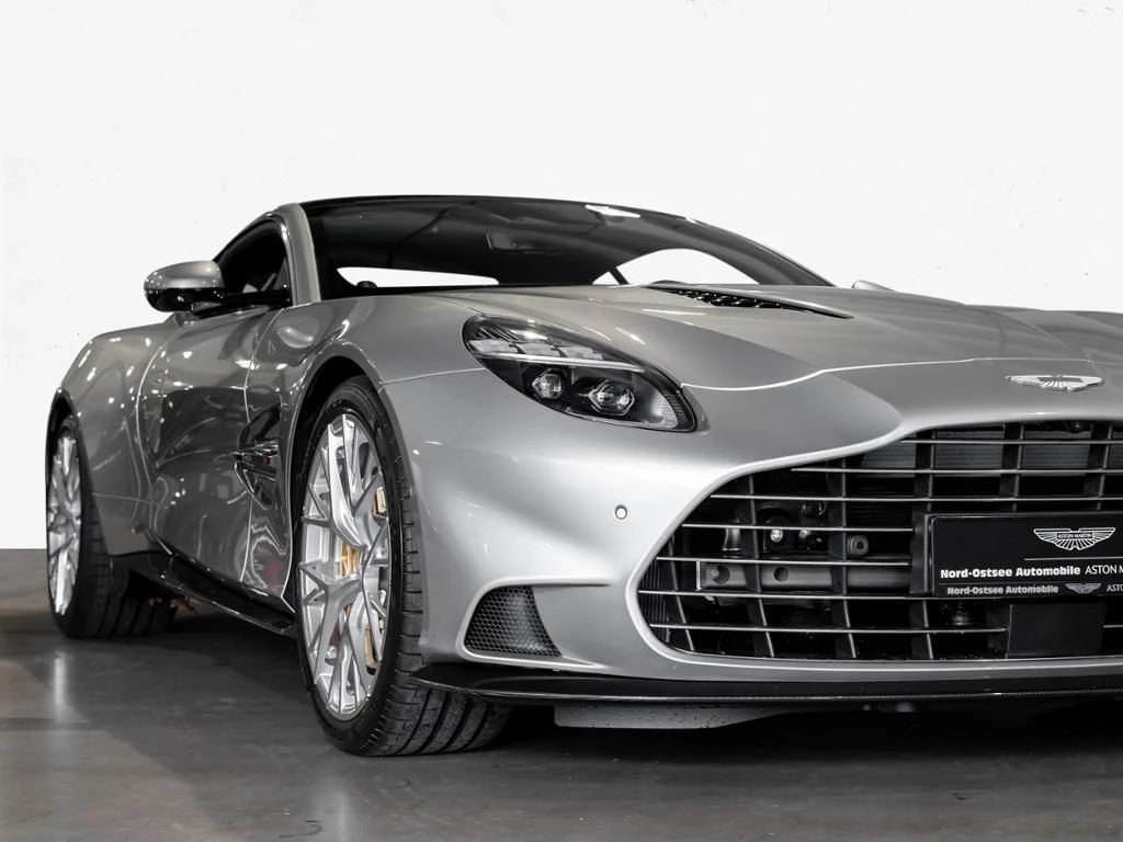 Aston Martin-Vanquish-image-20