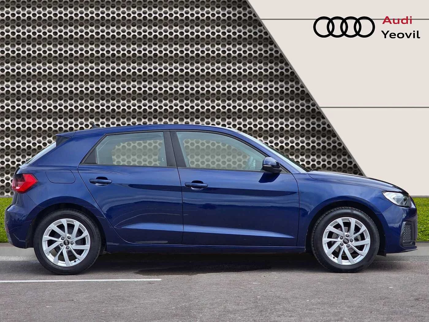 Audi-A1 Sportback-image-3