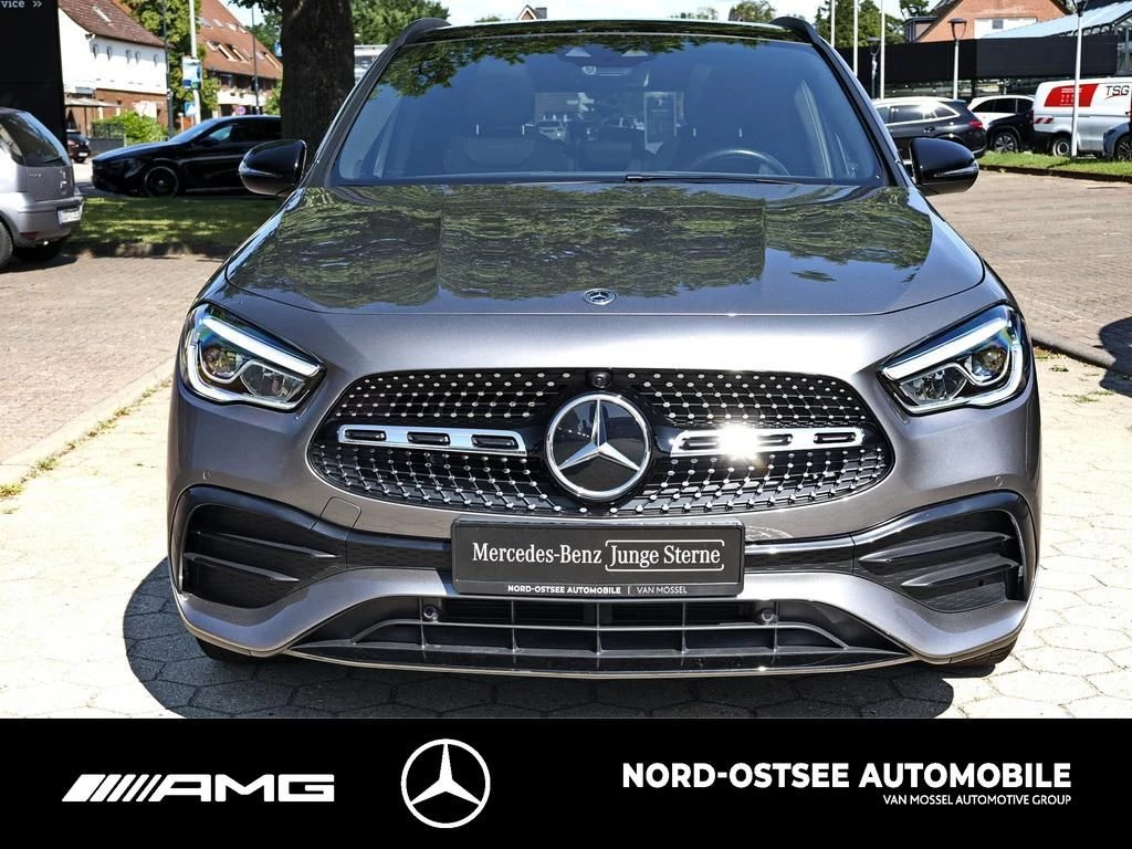Mercedes-Benz GLA 200 AMG NIGHT AHK PANO PARKPAKET NAVI SITZH AMG Line
